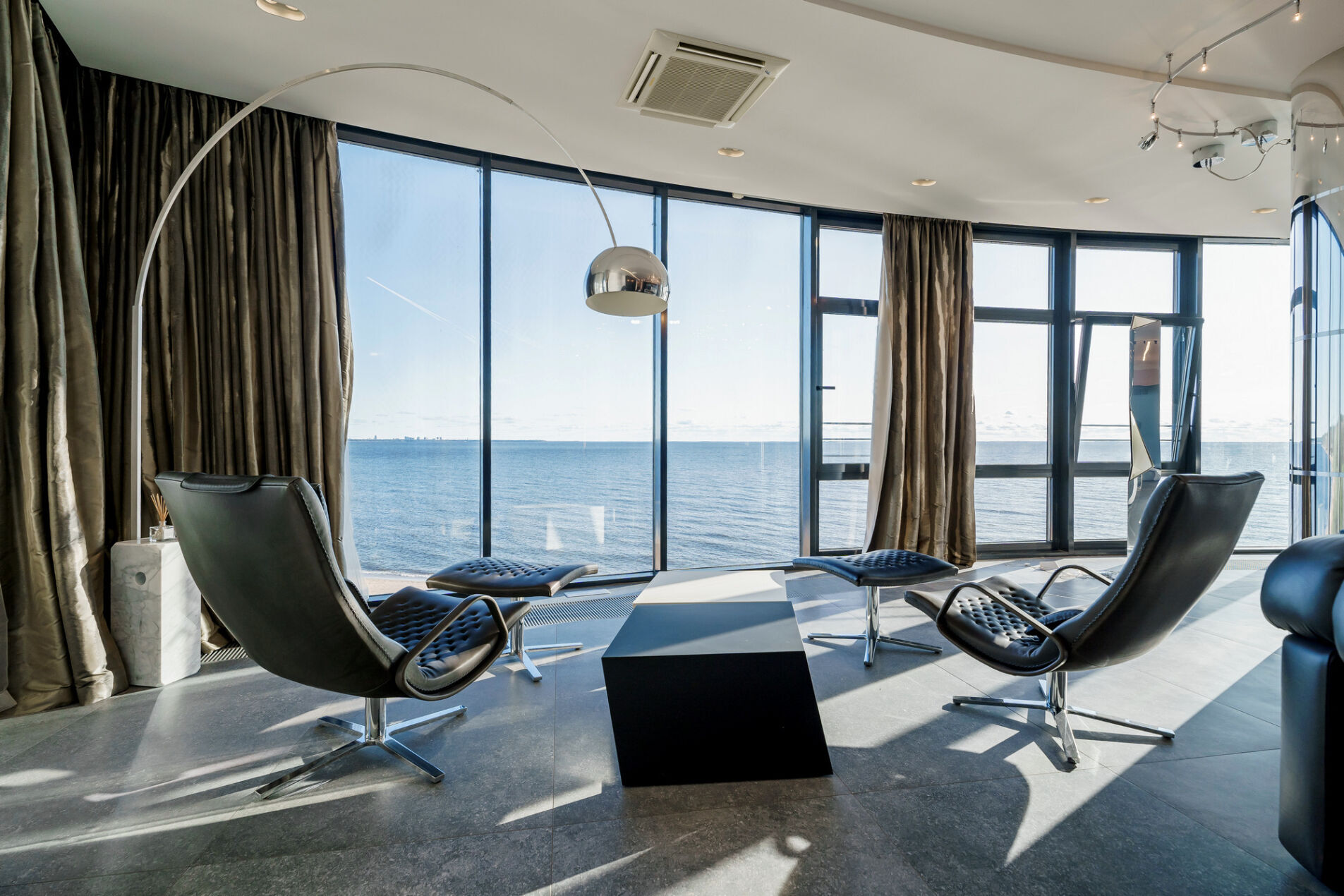 Любуйтесь живописными закатами Продажа апартамента 167м² 'Crystal' Приморское ш., 424 Любуйтесь живописными закатами Продажа апартамента 167м² 'Crystal' Приморское ш., 424
