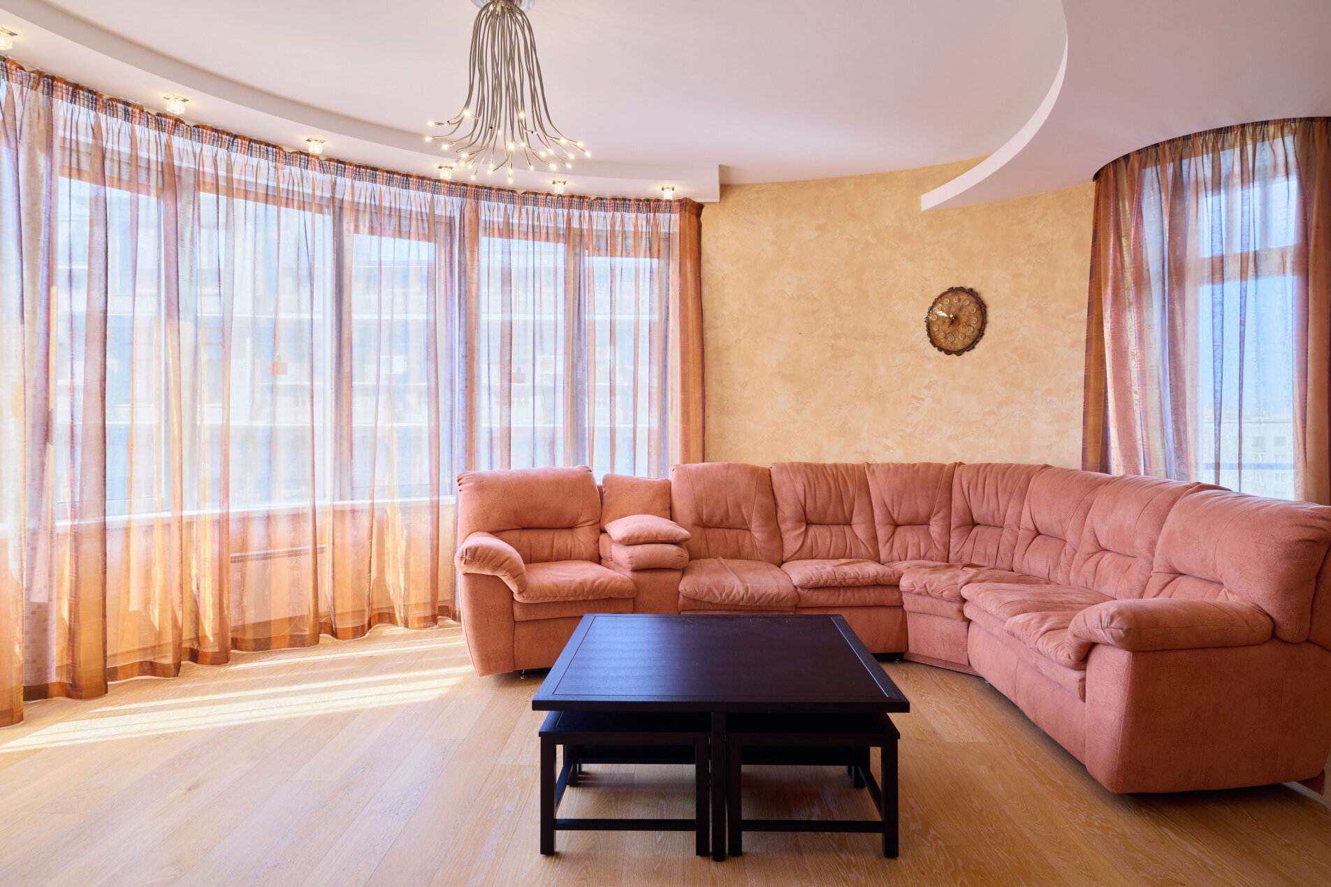 Много окон и света. Красивый эркер в гостиной Продажа квартиры 167м² 'Карповки, 10' Карповки реки наб., 10 Много окон и света. Красивый эркер в гостиной Продажа квартиры 167м² 'Карповки, 10' Карповки реки наб., 10