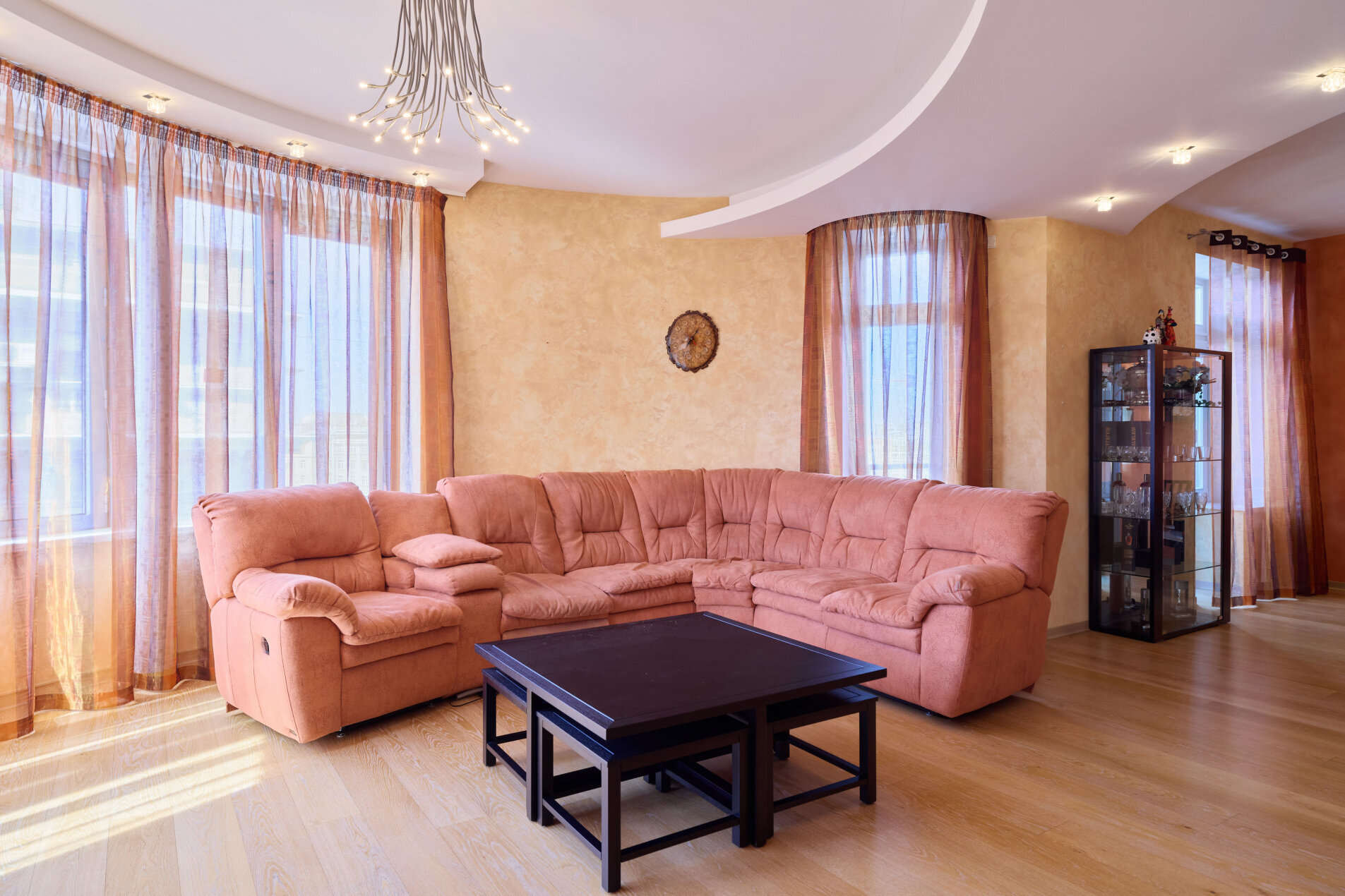Огромная гостиная 51 м.кв. Продажа квартиры 167м² 'Карповки, 10' Карповки реки наб., 10 Огромная гостиная 51 м.кв. Продажа квартиры 167м² 'Карповки, 10' Карповки реки наб., 10