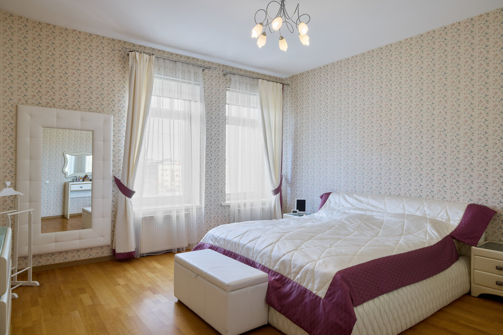 Спальня в светлых тонах Продажа квартиры 167м² 'Карповки, 10' Карповки реки наб., 10 Спальня в светлых тонах Продажа квартиры 167м² 'Карповки, 10' Карповки реки наб., 10