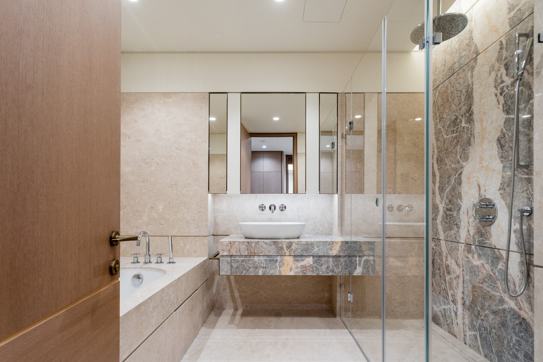 Продажа квартиры 156м² 'One Trinity Place' Адмирала Лазарева наб., 22 Продажа квартиры 156м² 'One Trinity Place' Адмирала Лазарева наб., 22