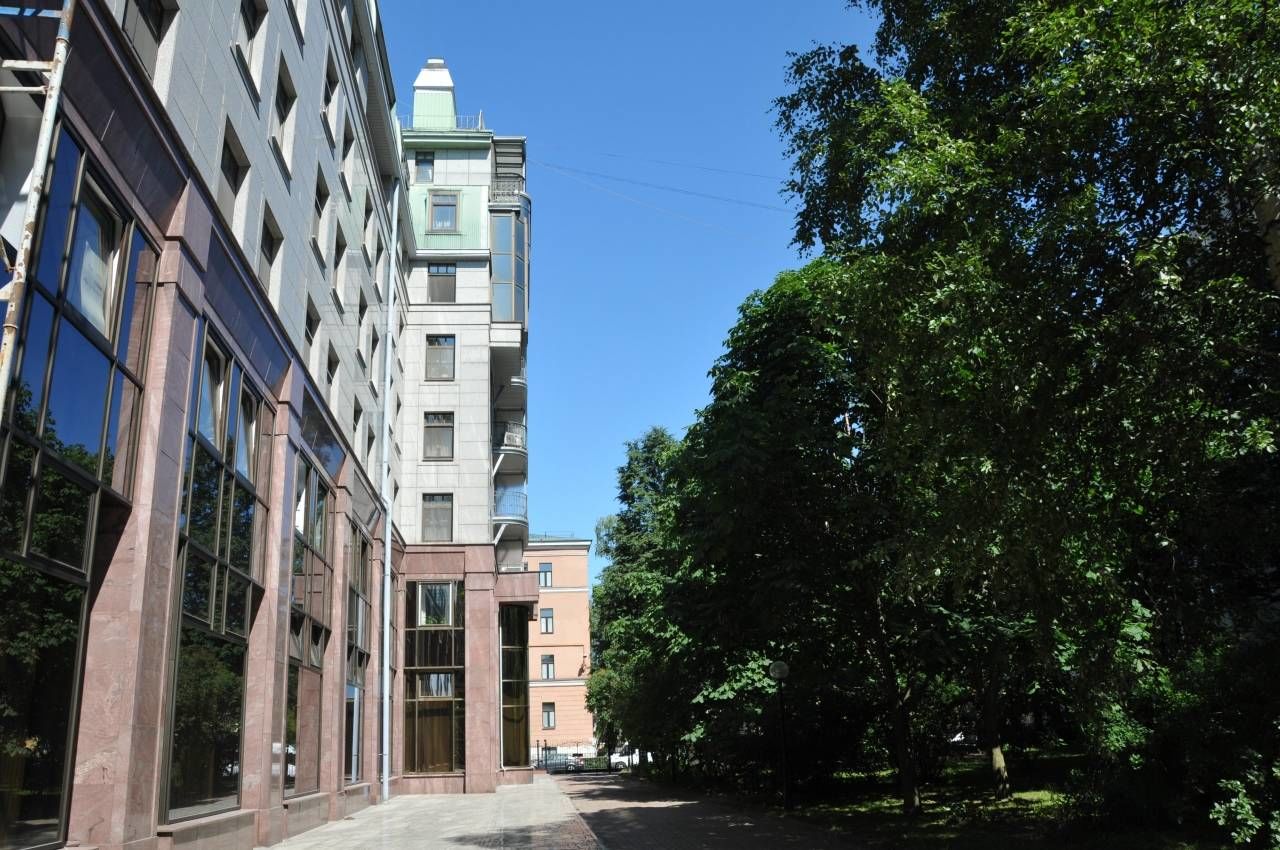 Закрытый зеленый двор Продажа квартиры 166м² 'Дом на Мичуринской улице' Мичуринская ул., 6 Закрытый зеленый двор Продажа квартиры 166м² 'Дом на Мичуринской улице' Мичуринская ул., 6
