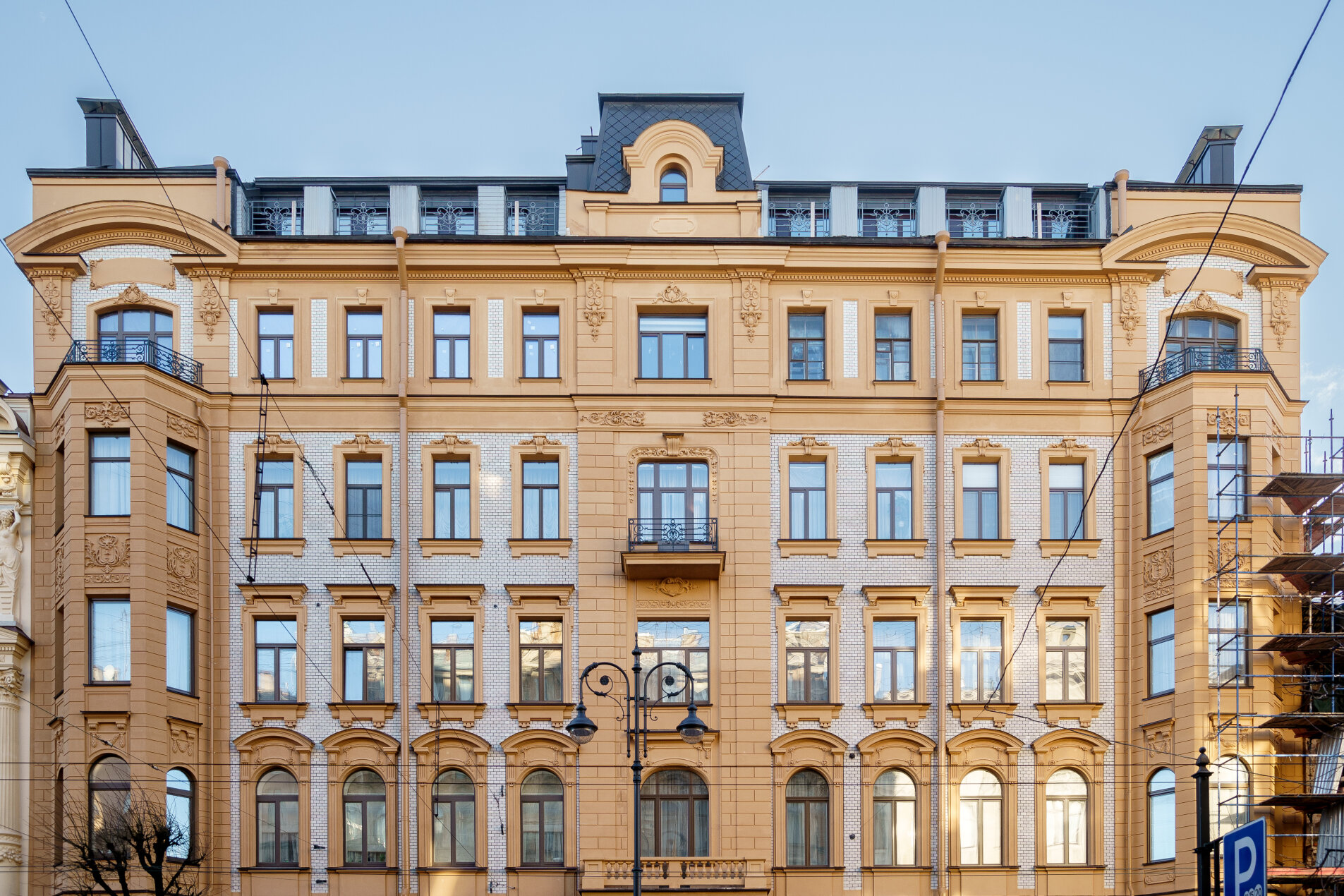 Фасад Продажа квартиры 356м² 'Доходный дом купцов Гулиных' Чайковского ул., 61 Фасад Продажа квартиры 356м² 'Доходный дом купцов Гулиных' Чайковского ул., 61