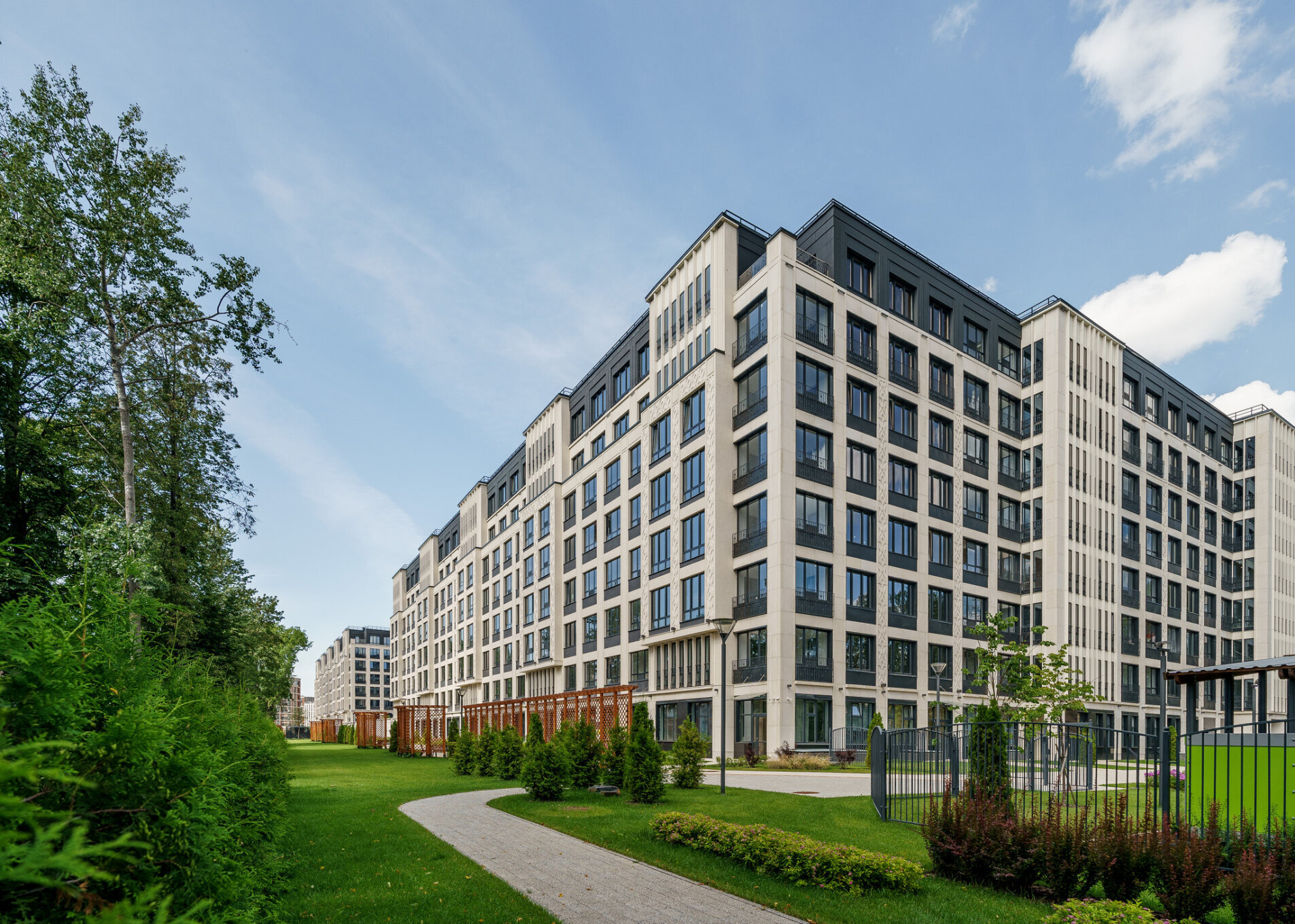 Приватная территория дома Продажа квартиры 144м² 'Familia' Петровский пр., 22 к2