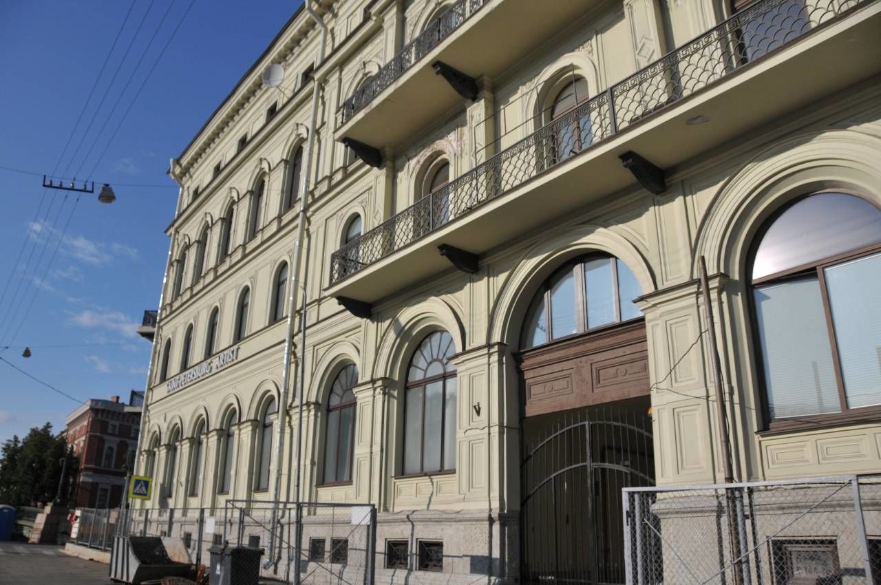 Фасад дома со стороны Крюкова канала Продажа квартиры 139м² 'ДОХОДНЫЙ ДОМ БАРОНА ФИТИНГОФА' Крюкова кан. наб., 4 Фасад дома со стороны Крюкова канала Продажа квартиры 139м² 'ДОХОДНЫЙ ДОМ БАРОНА ФИТИНГОФА' Крюкова кан. наб., 4