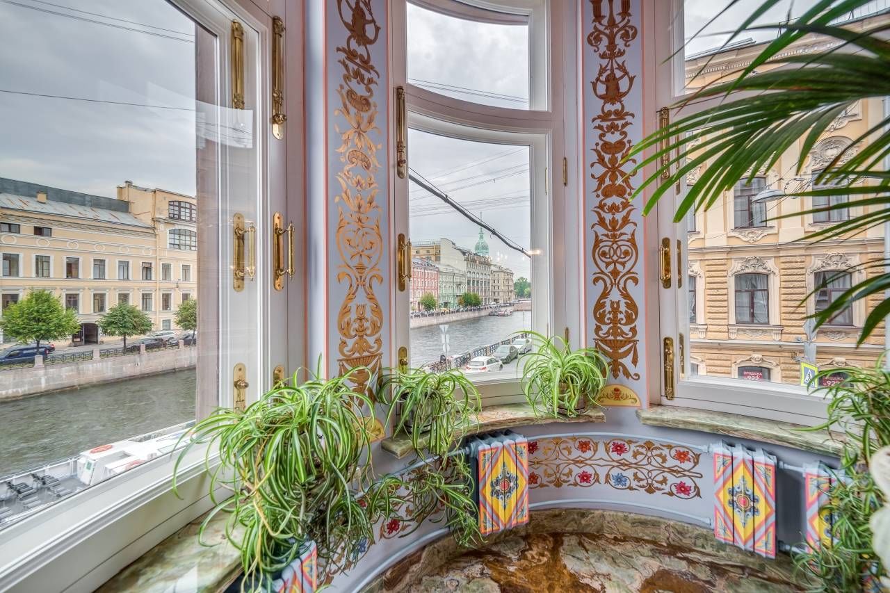 Эркер с видом на Мойку Продажа квартиры 259м² 'Мойки, 64' Мойки реки наб., 64 Эркер с видом на Мойку Продажа квартиры 259м² 'Мойки, 64' Мойки реки наб., 64