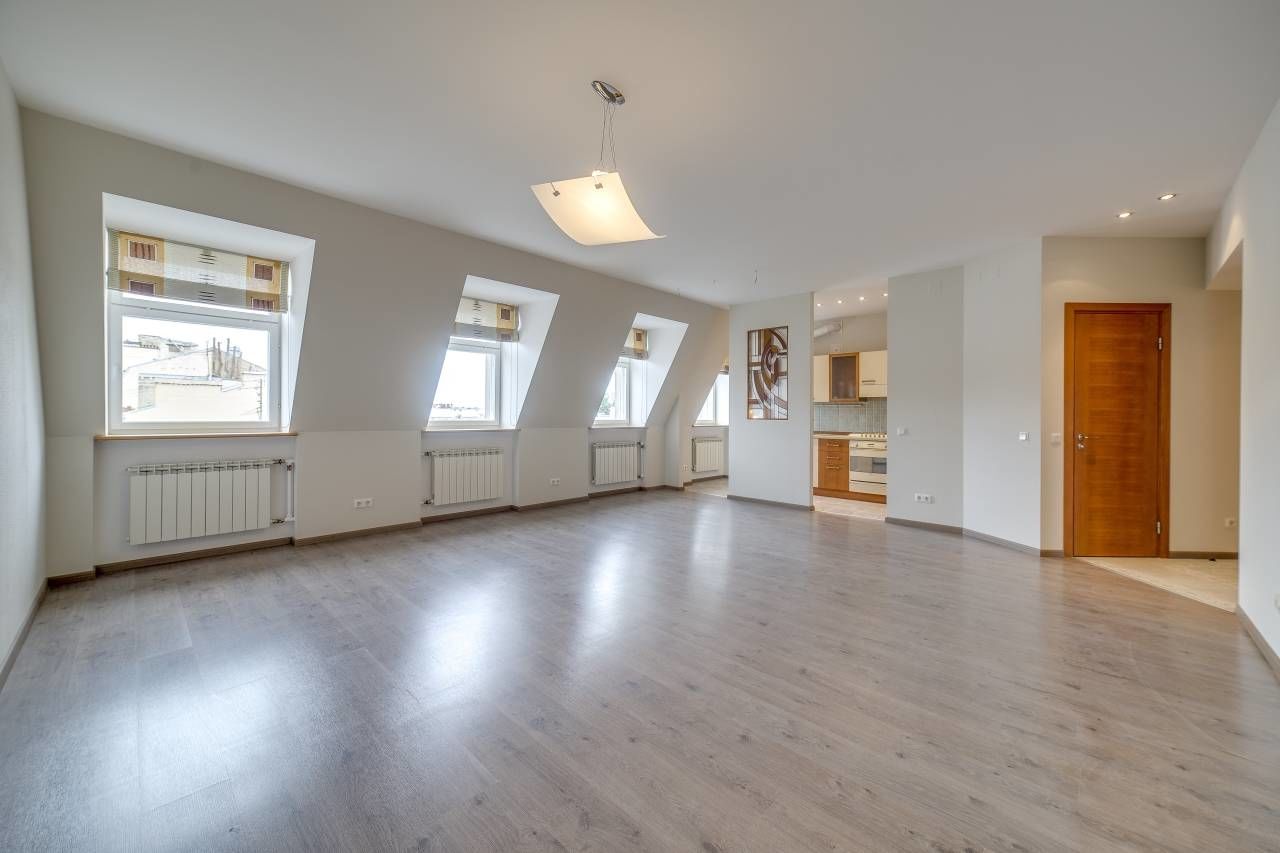 Просторная гостиная Продажа квартиры 106м² 'Маяковского, 14' Маяковского ул., 14 Просторная гостиная Продажа квартиры 106м² 'Маяковского, 14' Маяковского ул., 14