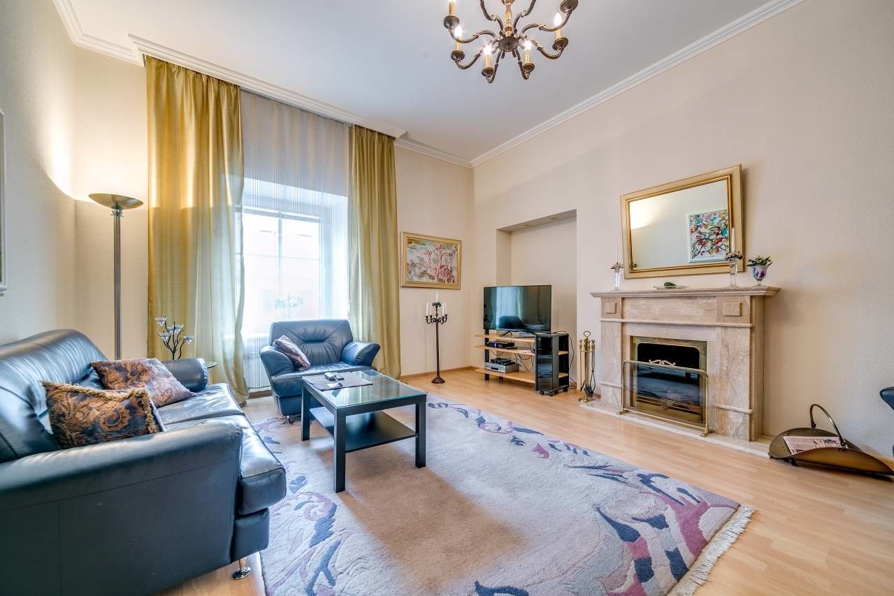 Гостиная с камином Продажа квартиры 118м² 'Искусств, 4' Искусств пл., 4 Гостиная с камином Продажа квартиры 118м² 'Искусств, 4' Искусств пл., 4