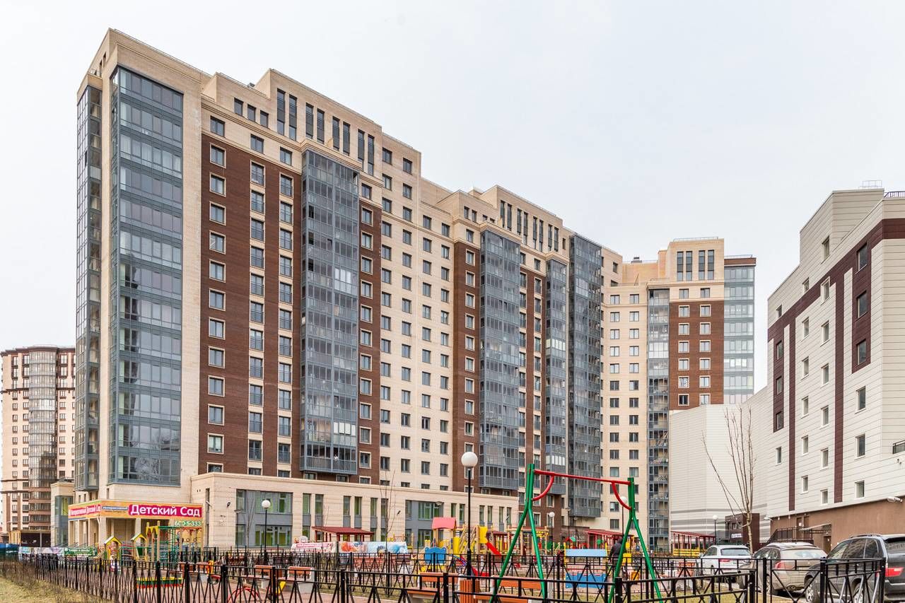 Огромная детская площадка в комплексе Продажа квартиры 130м² 'Фермское, 20' Фермское ш., 20 к. 1