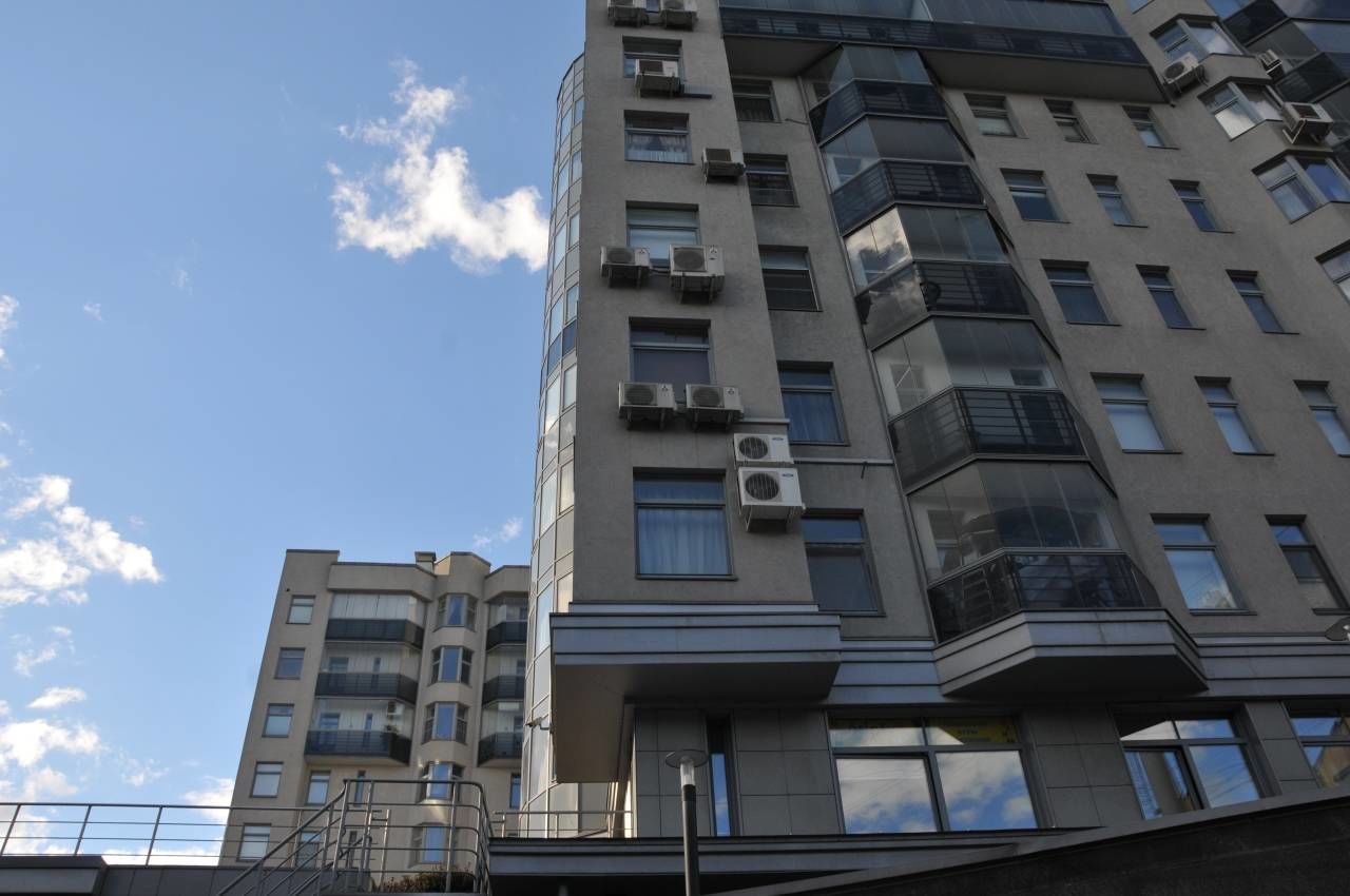 Окна квартиры Продажа квартиры 118м² 'Белые ночи' Каменноостровский пр., 40а Окна квартиры Продажа квартиры 118м² 'Белые ночи' Каменноостровский пр., 40а