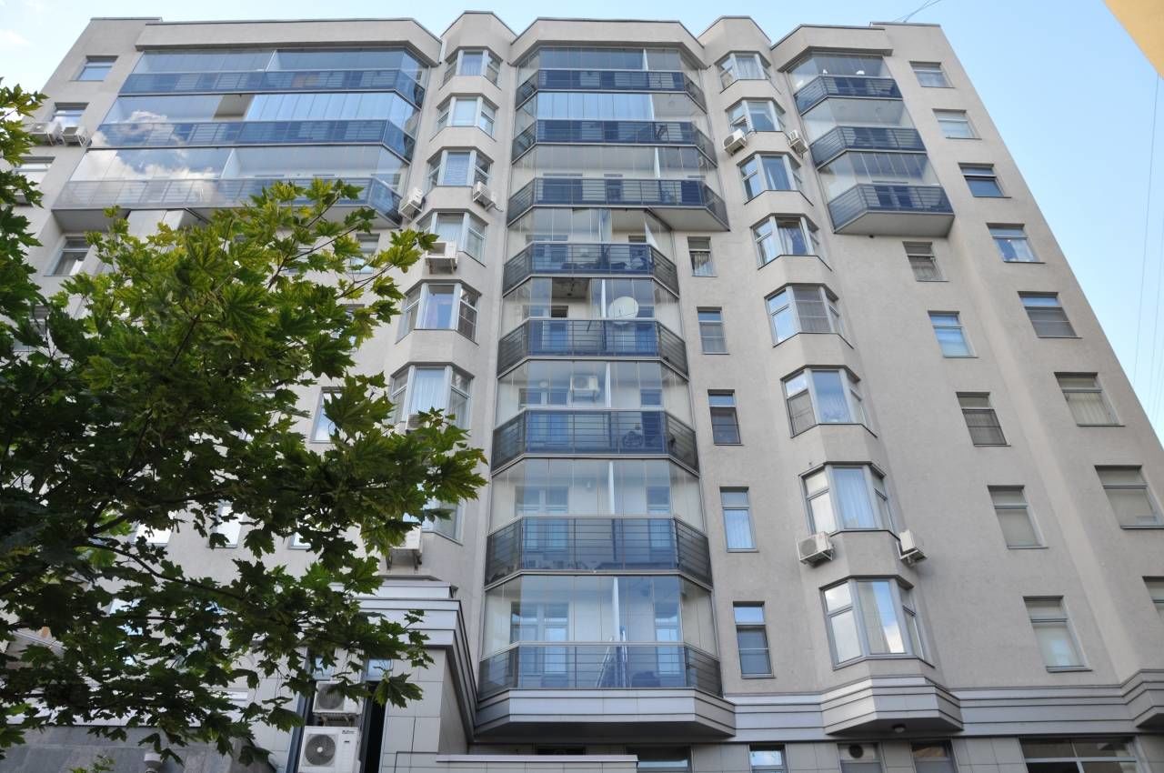 В квартире балкон и эркер Продажа квартиры 118м² 'Белые ночи' Каменноостровский пр., 40а В квартире балкон и эркер Продажа квартиры 118м² 'Белые ночи' Каменноостровский пр., 40а