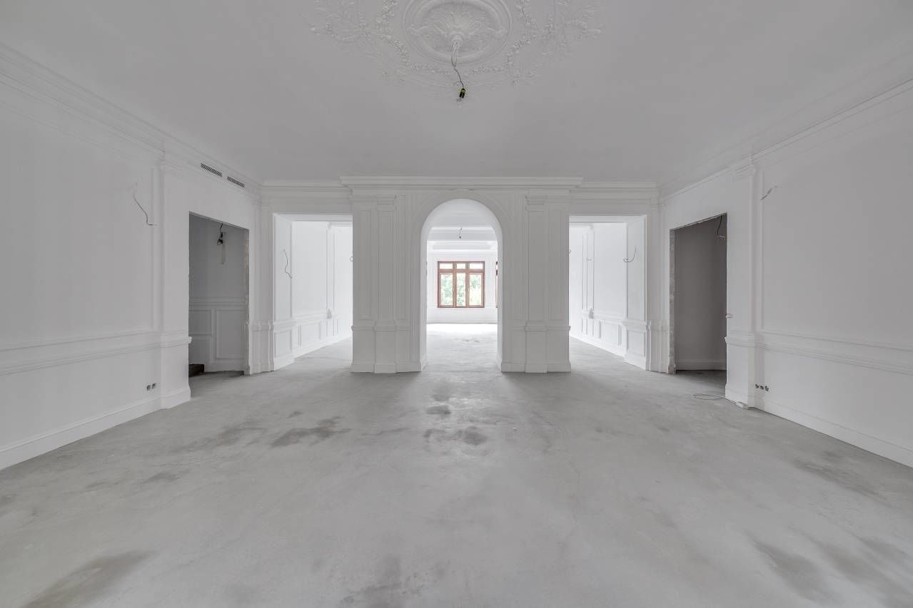 Внутри, высокие потолки Продажа квартиры 178м² 'Таврическая, 3' Таврическая ул., 3 Внутри, высокие потолки Продажа квартиры 178м² 'Таврическая, 3' Таврическая ул., 3