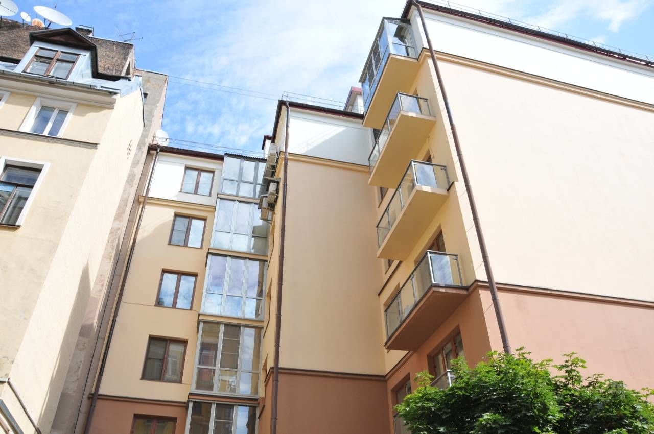 Фасад дома со стороны двора Продажа квартиры 112м² 'Мономах' 7-я Советская ул., 23/24 Фасад дома со стороны двора Продажа квартиры 112м² 'Мономах' 7-я Советская ул., 23/24