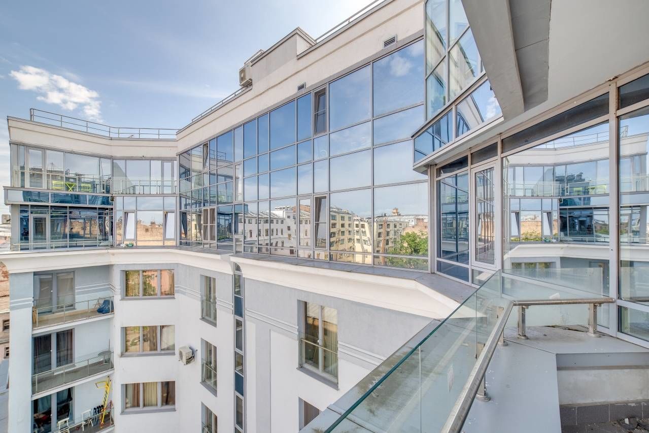 Балкон Продажа квартиры 129м² 'Ван-Вителли' 10-я линия В.О., 17 к.2 Балкон Продажа квартиры 129м² 'Ван-Вителли' 10-я линия В.О., 17 к.2