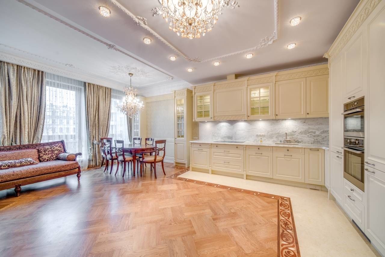 Гостиная с панорамными окнами Продажа квартиры 162м² 'Каменноостровский' Каменноостровский пр., 64 к. 2