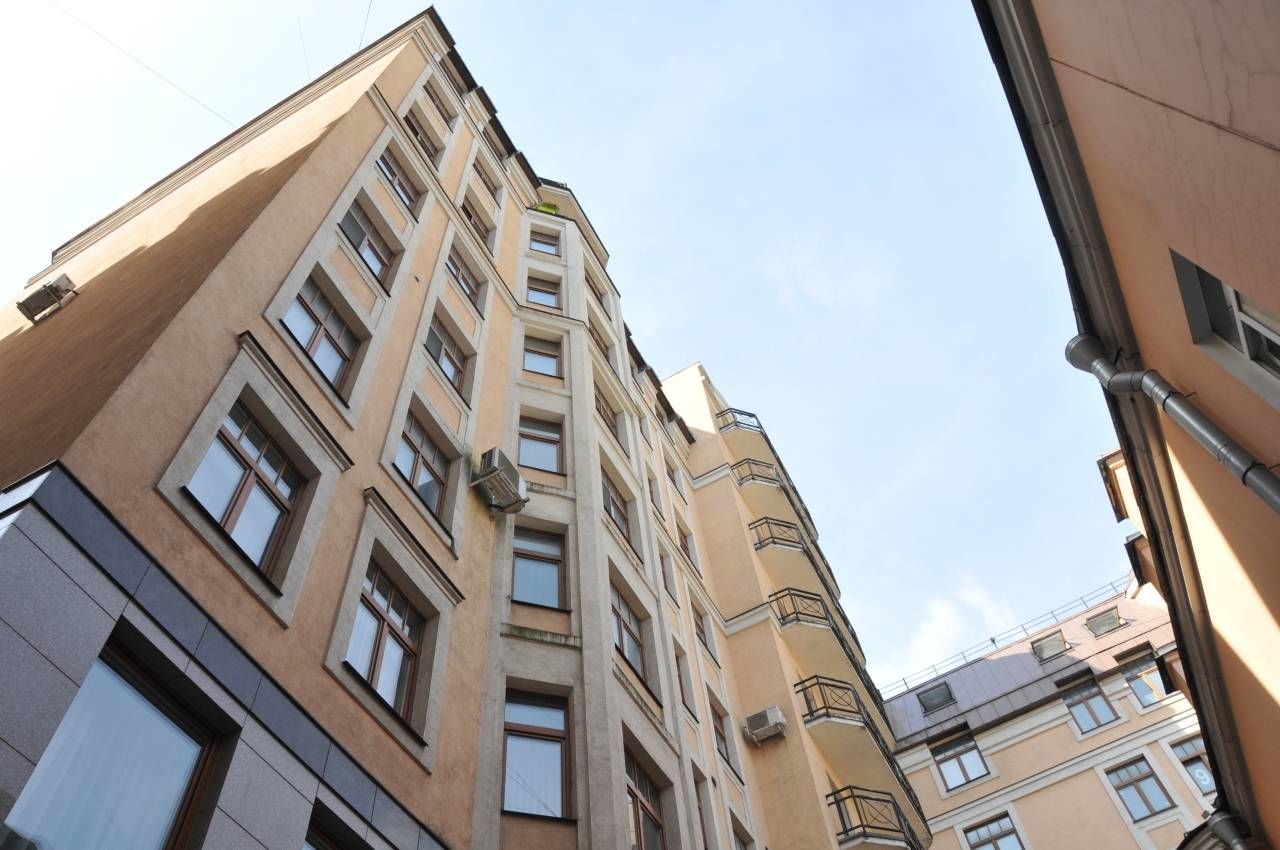 Во дворе дома Продажа квартиры 118м² 'Суворовский' 9-я Советская ул., 5