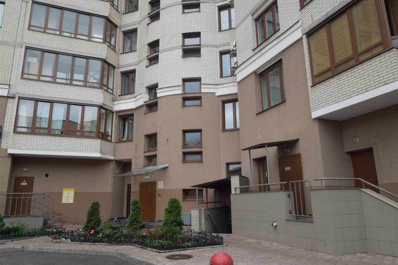 Уютный двор Продажа квартиры 109м² 'Реалист' Б. Сампсониевский пр., 51