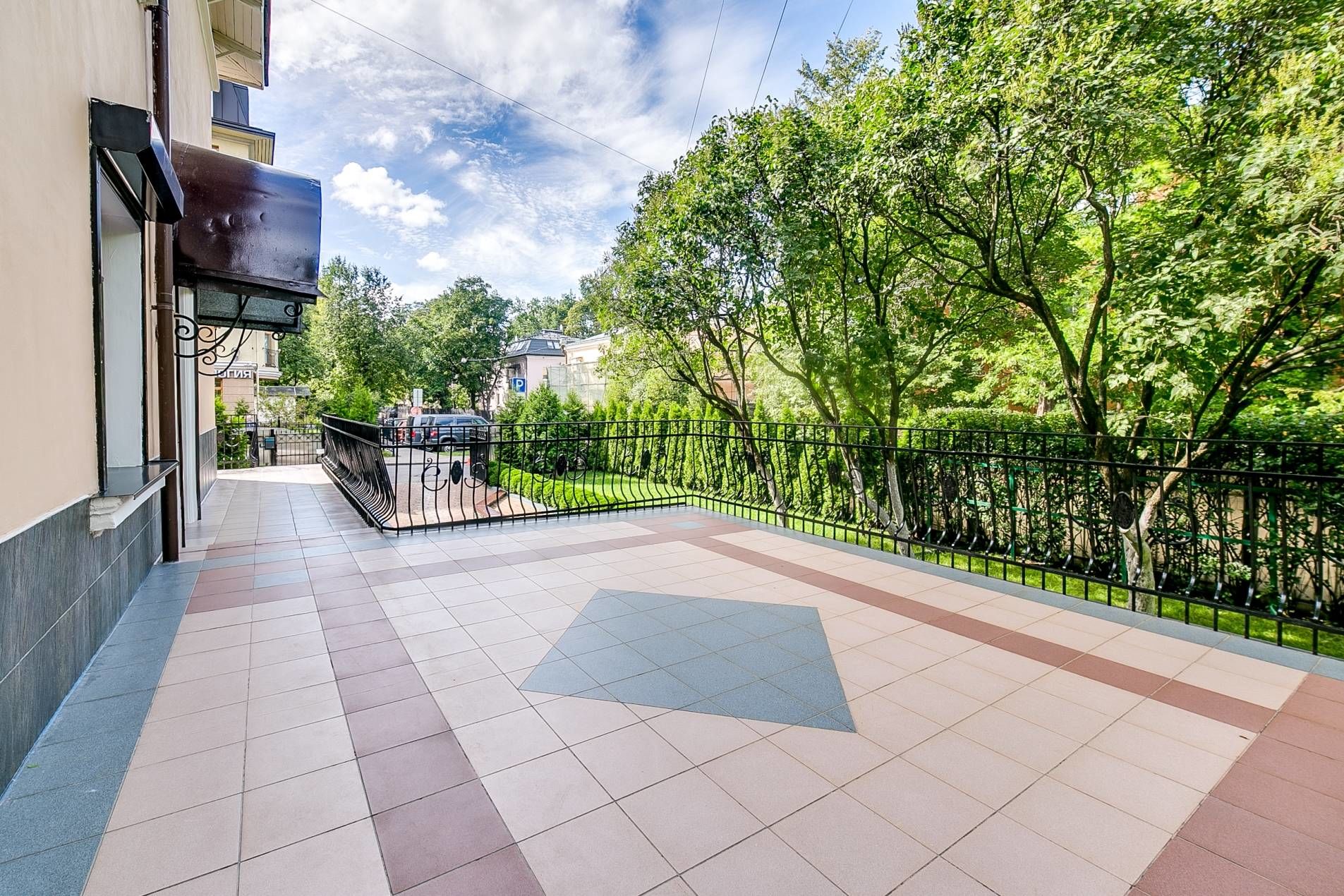 Просторная терраса 40 кв.м Продажа квартиры 277м² 'Дибуновская, 24' Дибуновская ул., 24 Просторная терраса 40 кв.м Продажа квартиры 277м² 'Дибуновская, 24' Дибуновская ул., 24