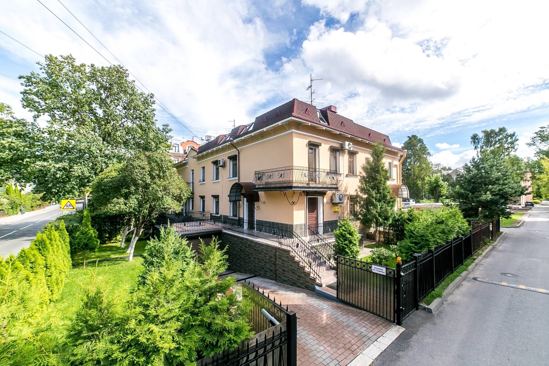 Вид на дом Продажа квартиры 277м² 'Дибуновская, 24' Дибуновская ул., 24 Вид на дом Продажа квартиры 277м² 'Дибуновская, 24' Дибуновская ул., 24