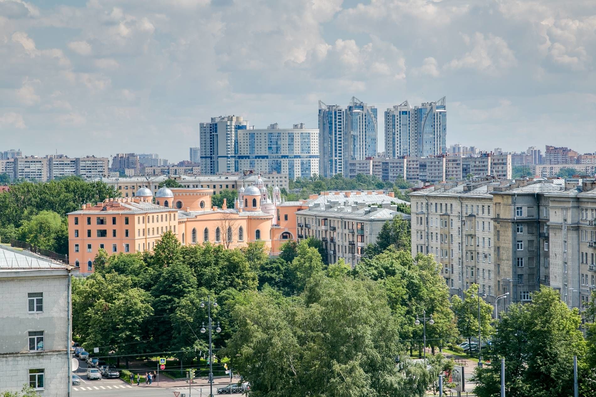 Вид на Чесменскую церковь Продажа квартиры 130м² 'Победы 5' Победы ул., 5 Вид на Чесменскую церковь Продажа квартиры 130м² 'Победы 5' Победы ул., 5