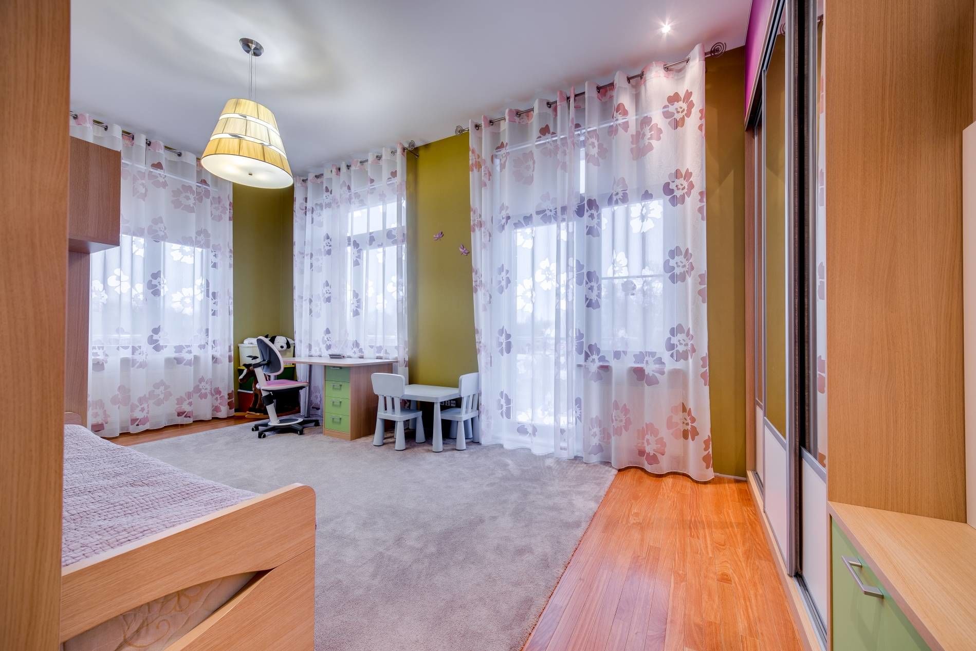 В детской 3 больших окна Продажа квартиры 161м² 'Максимум' Кемская ул., 1 В детской 3 больших окна Продажа квартиры 161м² 'Максимум' Кемская ул., 1