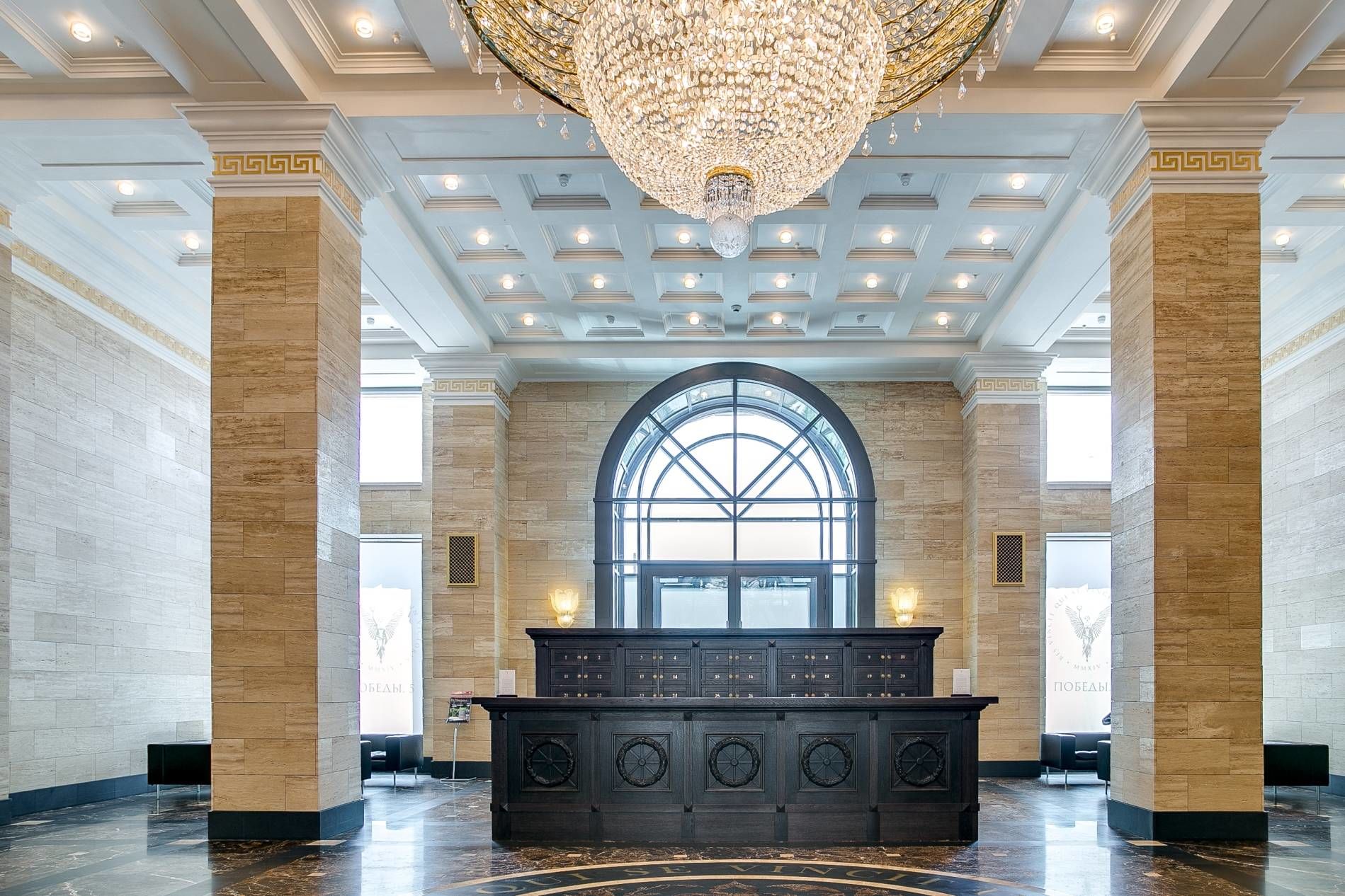 Холл в стиле сталинской эпохи Продажа квартиры 125м² 'Победы 5' Победы ул., 5 Холл в стиле сталинской эпохи Продажа квартиры 125м² 'Победы 5' Победы ул., 5