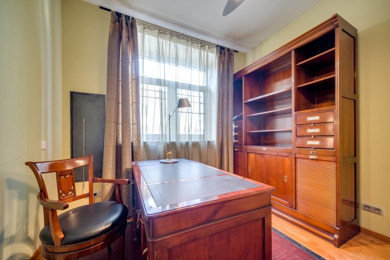 Кабинет Продажа квартиры 151м² 'Красной Звезды, 8' Пушкин, Красной Звезды ул., 8