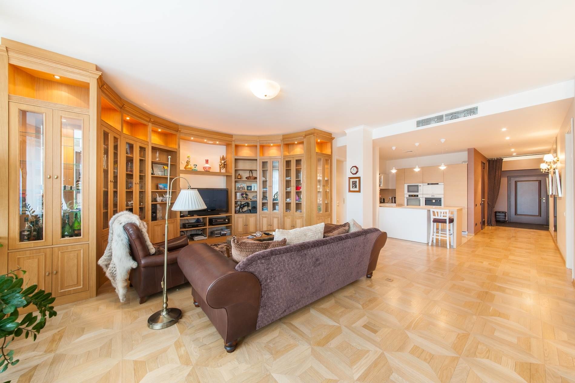 Гостиная Продажа квартиры 176м² 'Дом на Тверской 1А' Тверская ул., 1 Гостиная Продажа квартиры 176м² 'Дом на Тверской 1А' Тверская ул., 1