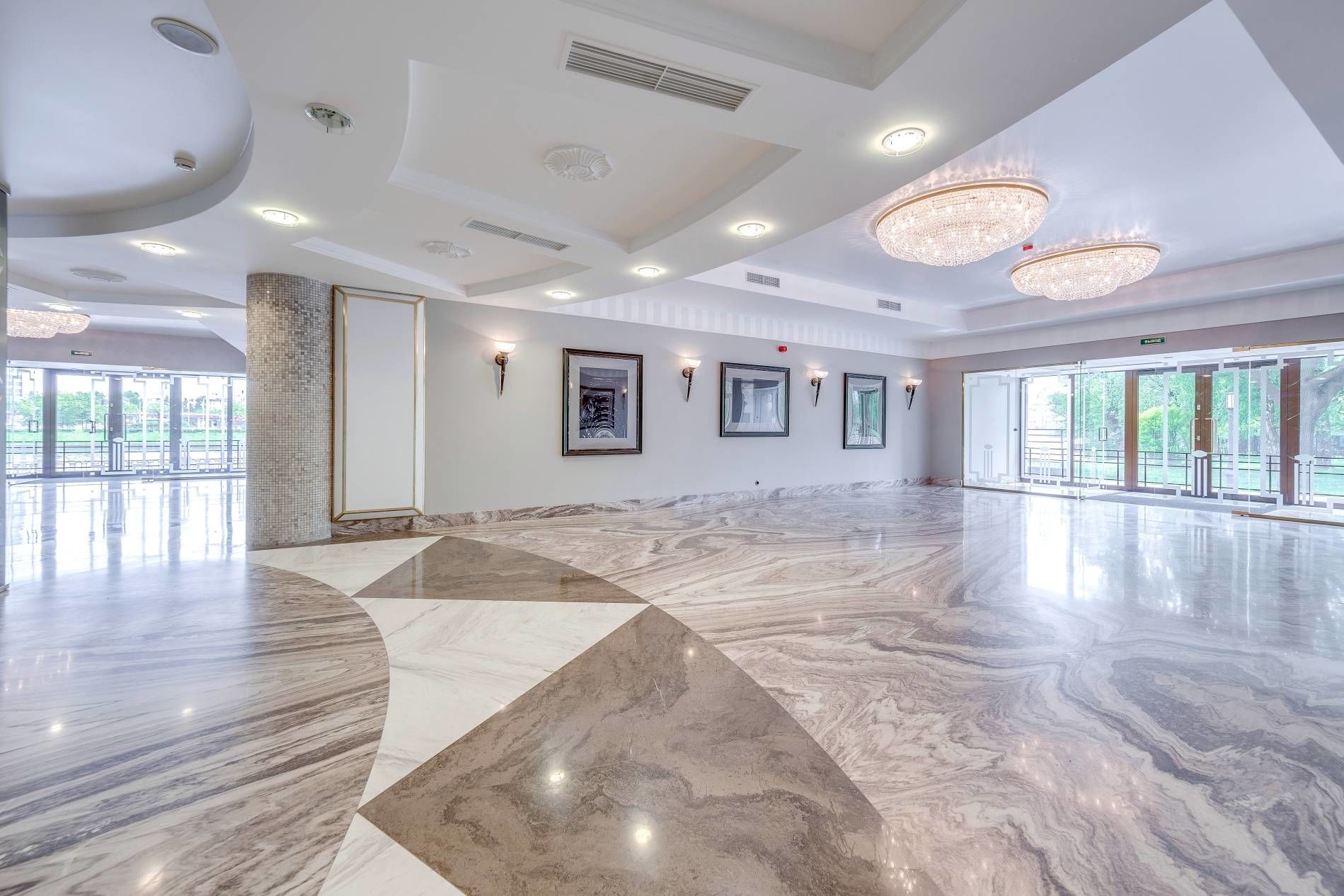 Парадный вход с набережной Продажа квартиры 217м² 'Brilliant House' Динамо пр., 6