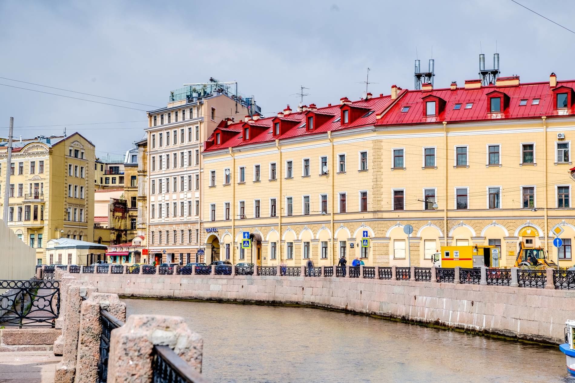 Вид на дом Продажа квартиры 102м² 'Мойки, 5' Мойки реки наб., 5