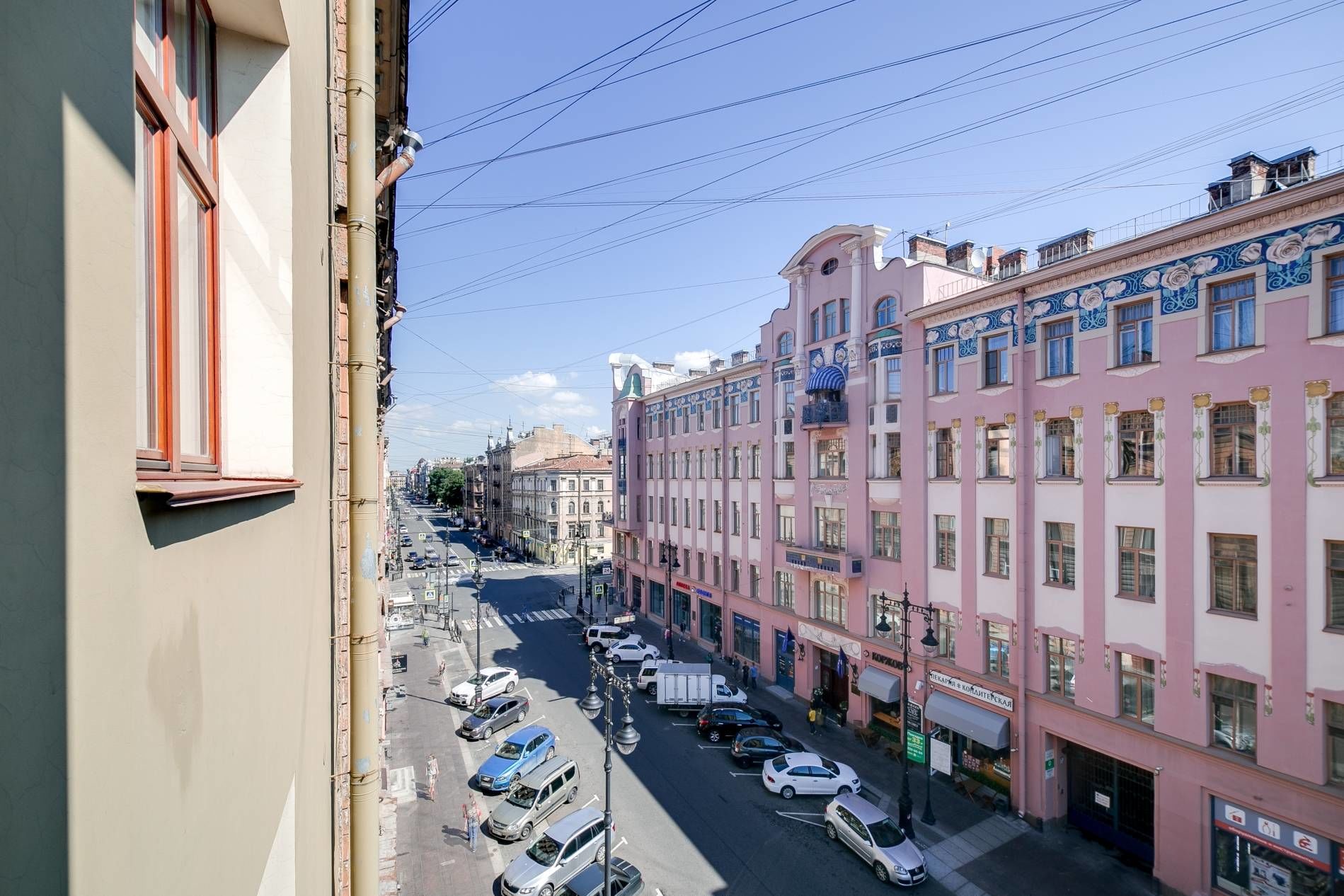 Вид из гостиной на улицу Восстания Продажа квартиры 175м² 'Петербургский стиль' Восстания ул., 8а Вид из гостиной на улицу Восстания Продажа квартиры 175м² 'Петербургский стиль' Восстания ул., 8а