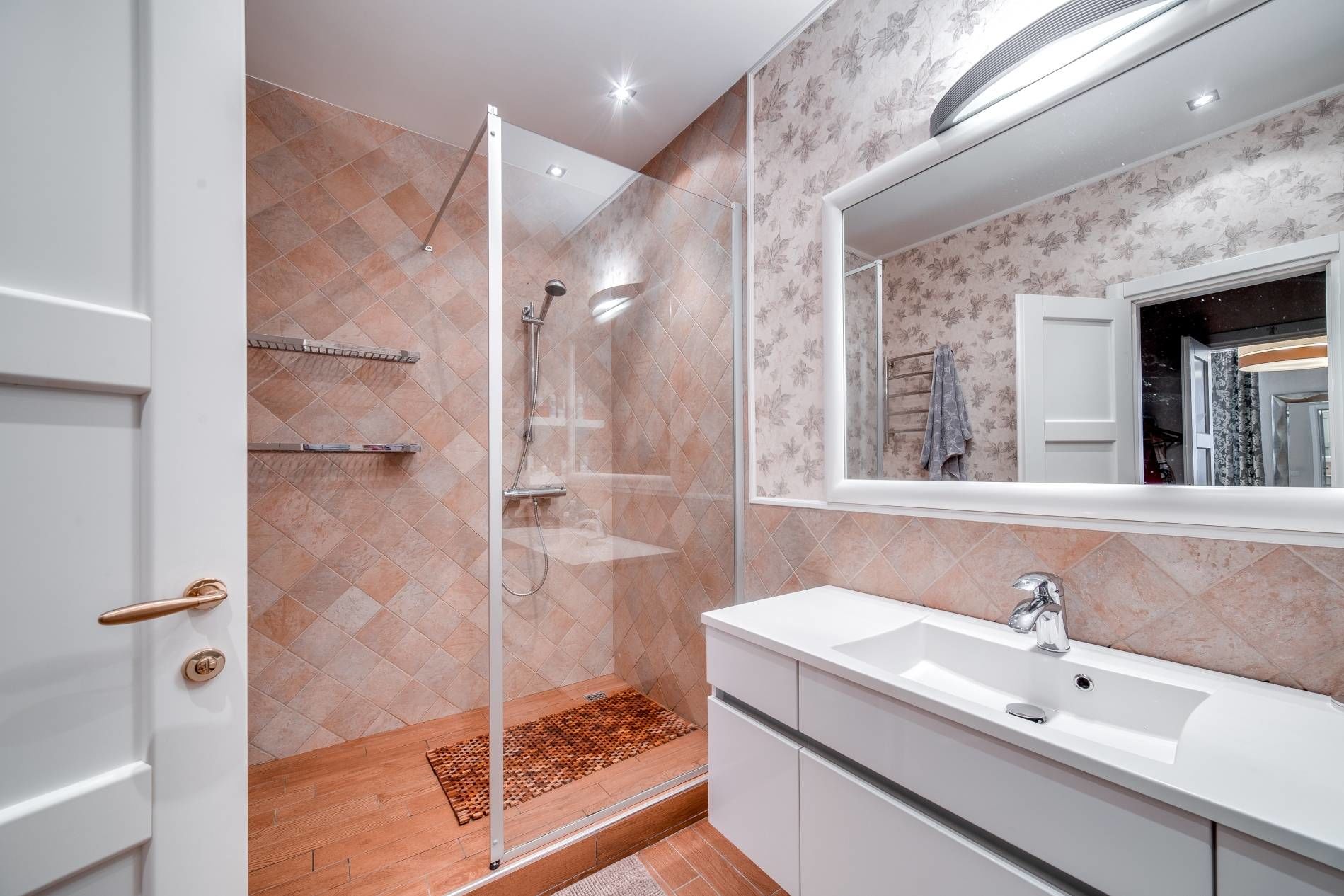 Ванная комната Продажа дома 181м² 'Дом на Неве' Воскресенская наб., 12 Ванная комната Продажа дома 181м² 'Дом на Неве' Воскресенская наб., 12