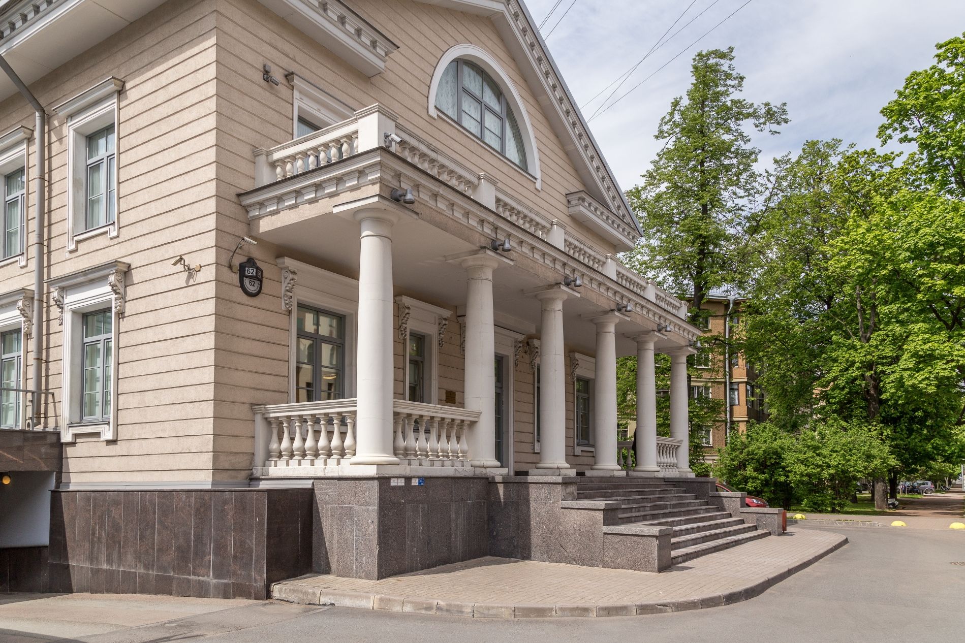 Рядом дача А.Н. Воронихина Продажа особняка 57м² 'Каменноостровская коллекция, 62' Каменноостровский пр., 62