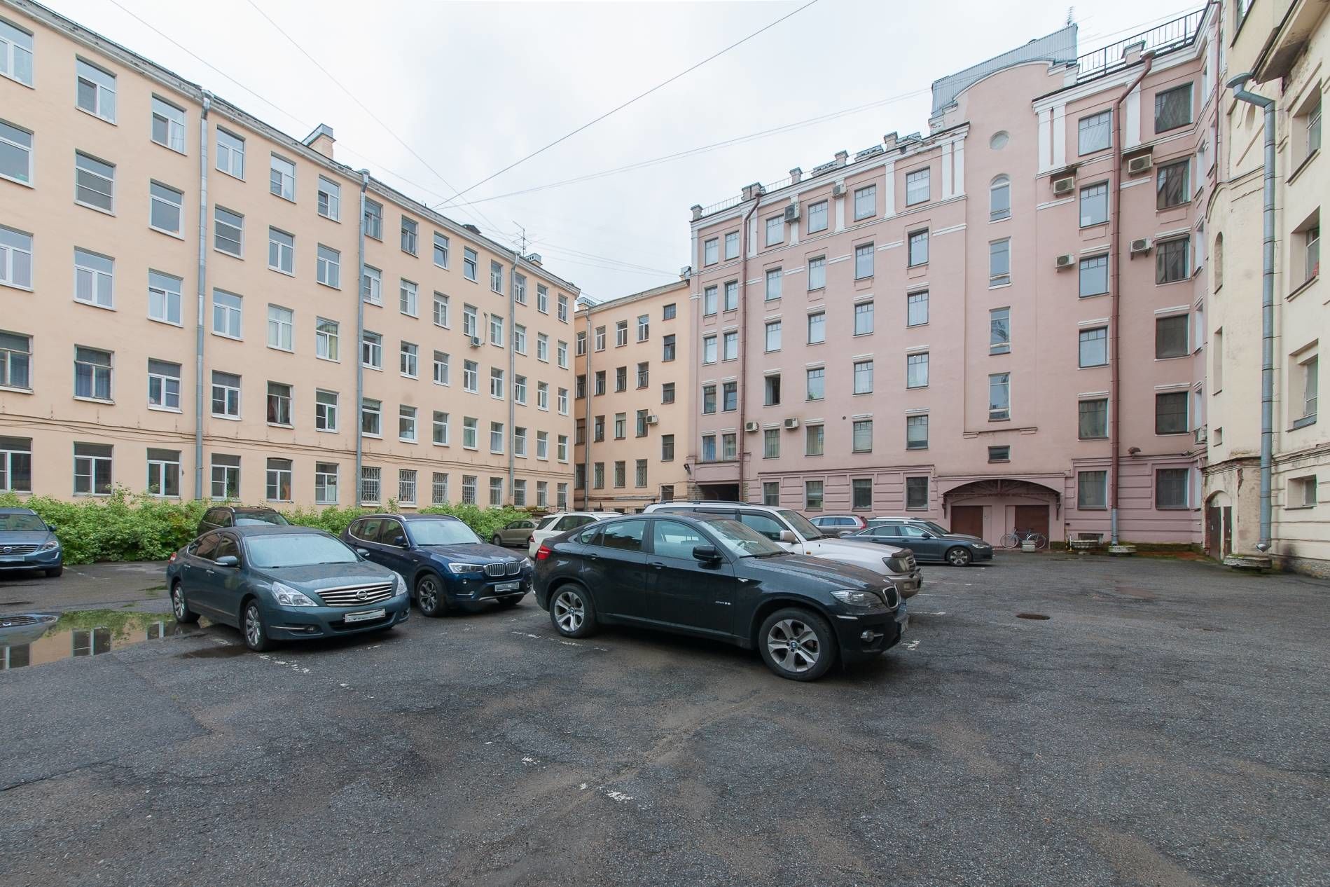 Во дворе закреплено парковочное место Продажа квартиры 74м² 'Лизы Чайкиной, 20' Лизы Чайкиной ул., 20 Во дворе закреплено парковочное место Продажа квартиры 74м² 'Лизы Чайкиной, 20' Лизы Чайкиной ул., 20
