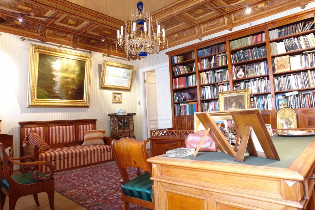 Кабинет Продажа квартиры 293м² 'Дом капитана Романова' Солдатский пер., 1/23 Кабинет Продажа квартиры 293м² 'Дом капитана Романова' Солдатский пер., 1/23