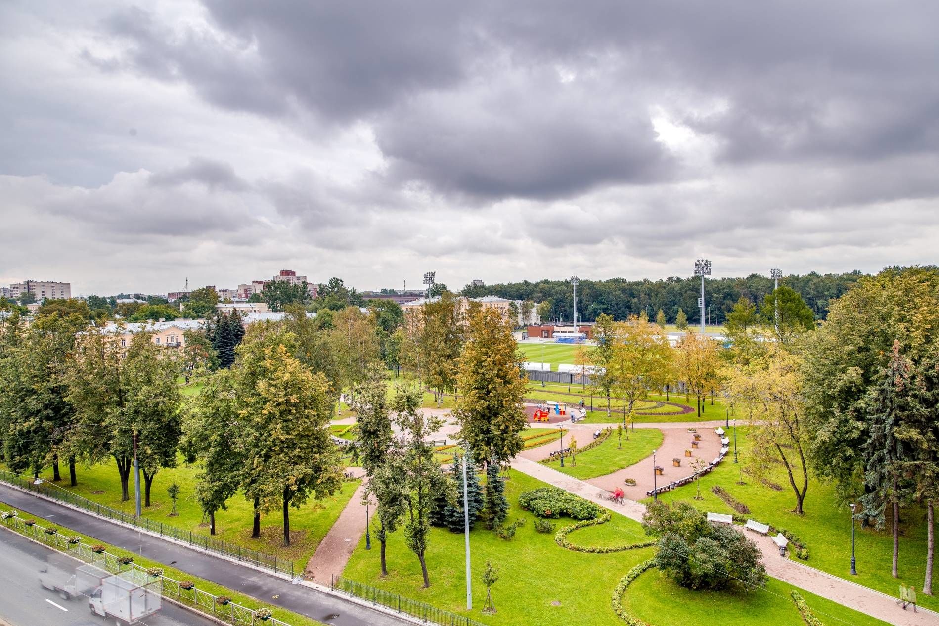 Вид из окон на парк Продажа квартиры 198м² 'Молдагуловой, 7/6' Молдагуловой ул., 7/6 Вид из окон на парк Продажа квартиры 198м² 'Молдагуловой, 7/6' Молдагуловой ул., 7/6