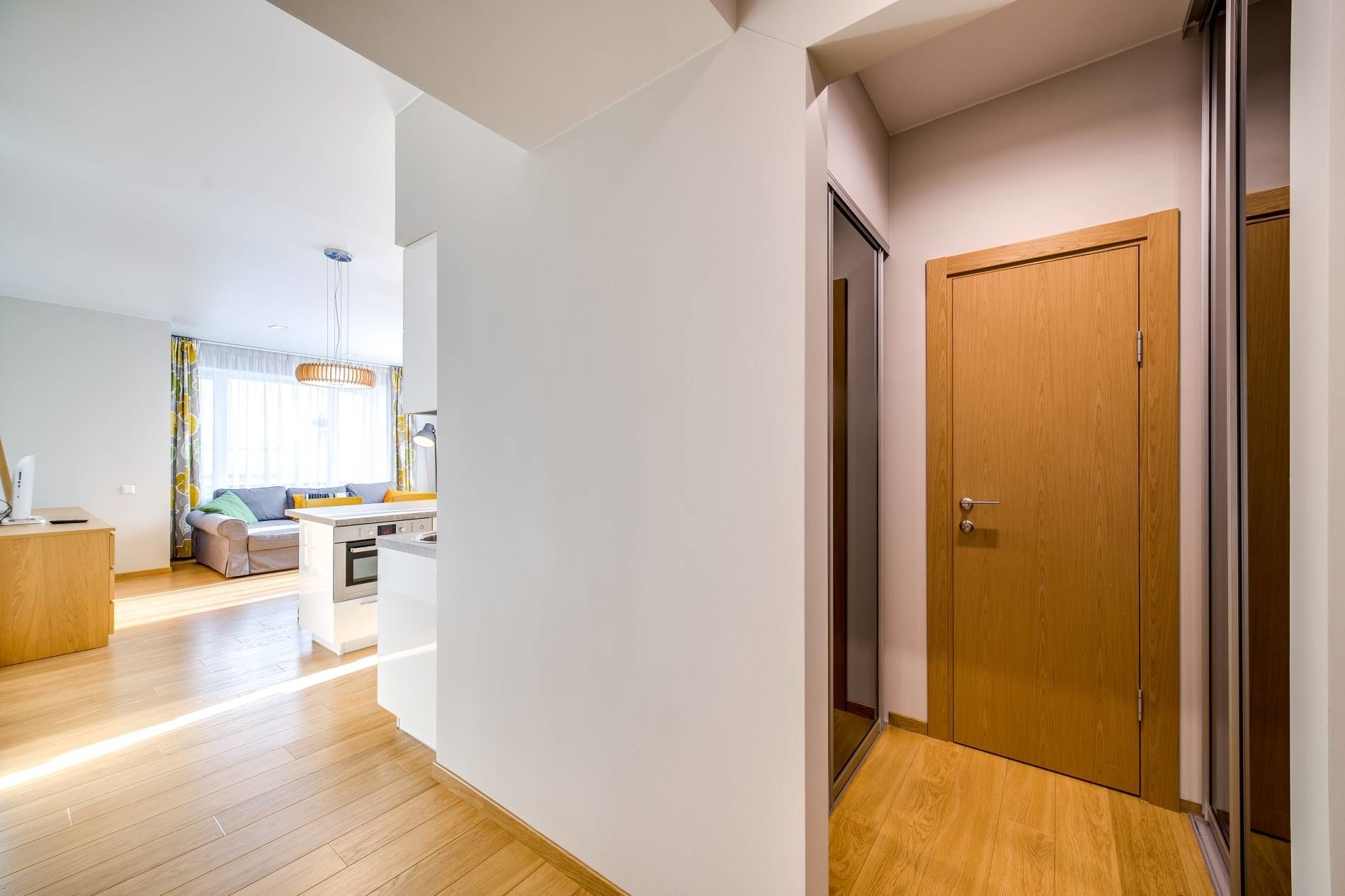 Вид из прихожей Продажа квартиры 47м² 'Александрия' Новгородская ул., 23 Вид из прихожей Продажа квартиры 47м² 'Александрия' Новгородская ул., 23