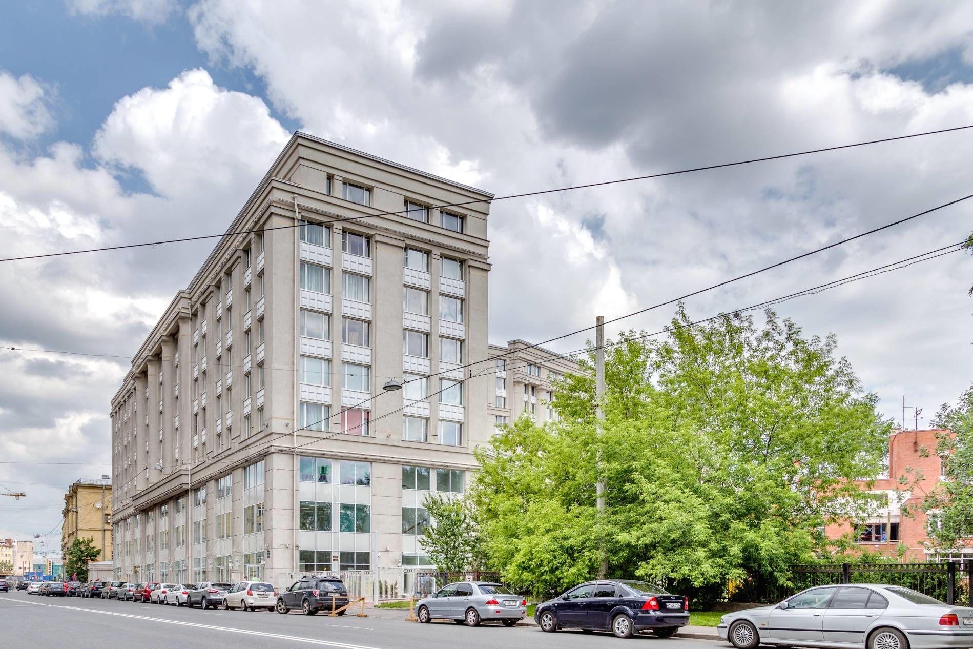 Вид на дом Продажа квартиры 47м² 'Александрия' Новгородская ул., 23 Вид на дом Продажа квартиры 47м² 'Александрия' Новгородская ул., 23