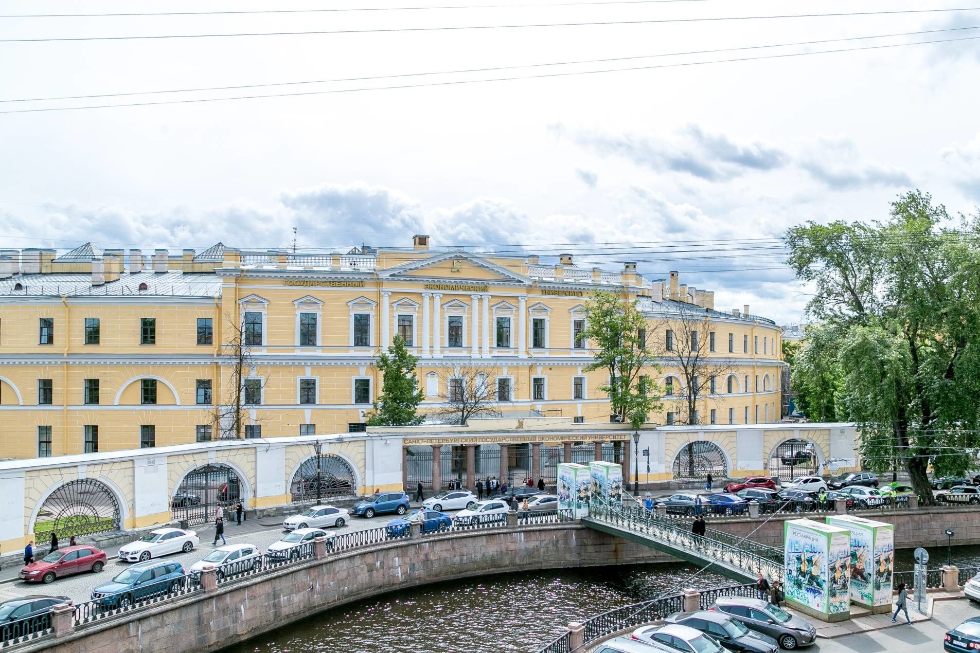 Вид из окон на канал Грибоедова и Банковский мост Продажа квартиры 96м² 'Грибоедова, 27' Грибоедова канала наб., 27 Вид из окон на канал Грибоедова и Банковский мост Продажа квартиры 96м² 'Грибоедова, 27' Грибоедова канала наб., 27
