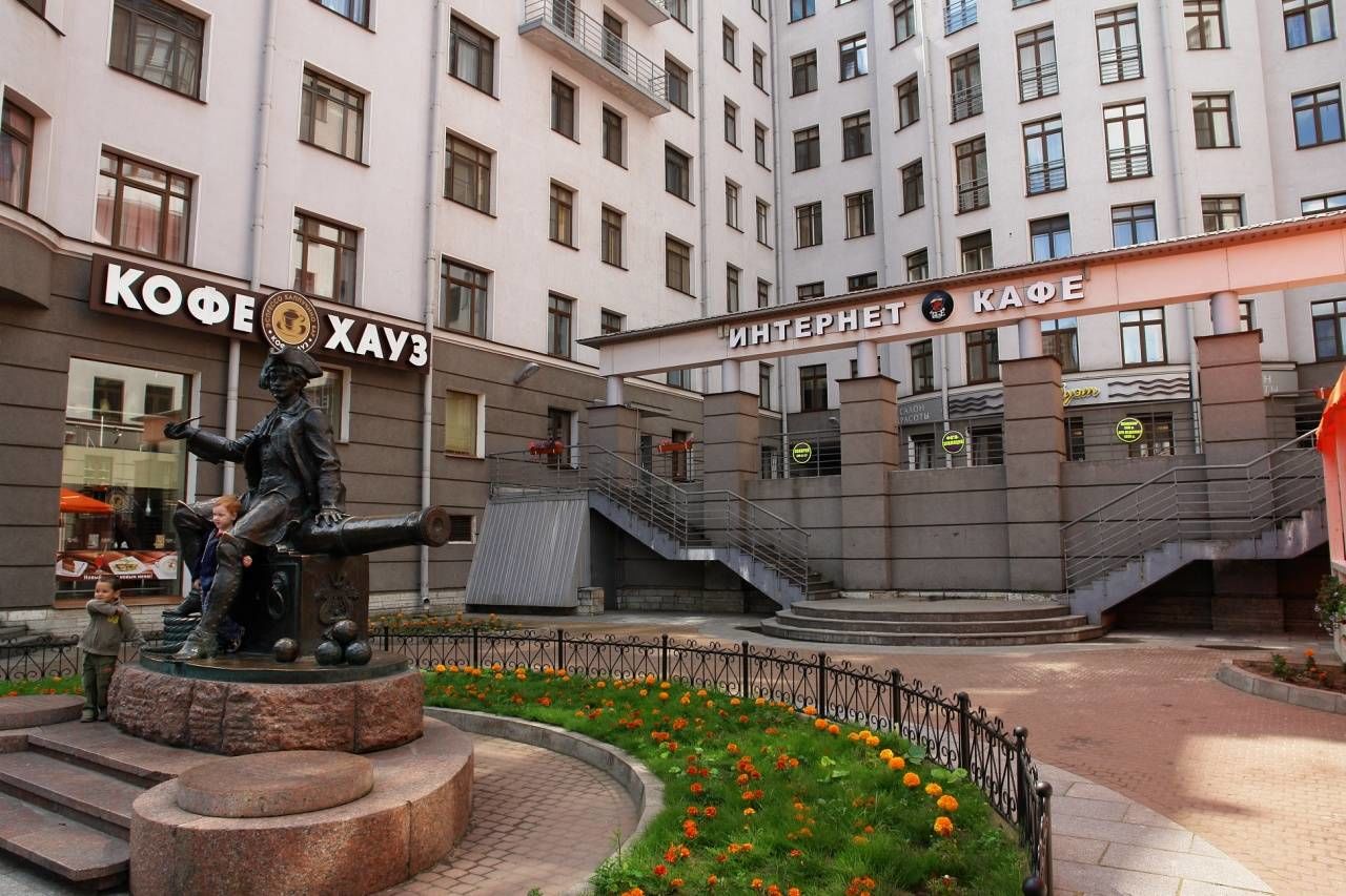Благоустроенная территория комплекса Продажа квартиры 421м² '7 линия В.О., 34' 7 линия, 34 Благоустроенная территория комплекса Продажа квартиры 421м² '7 линия В.О., 34' 7 линия, 34