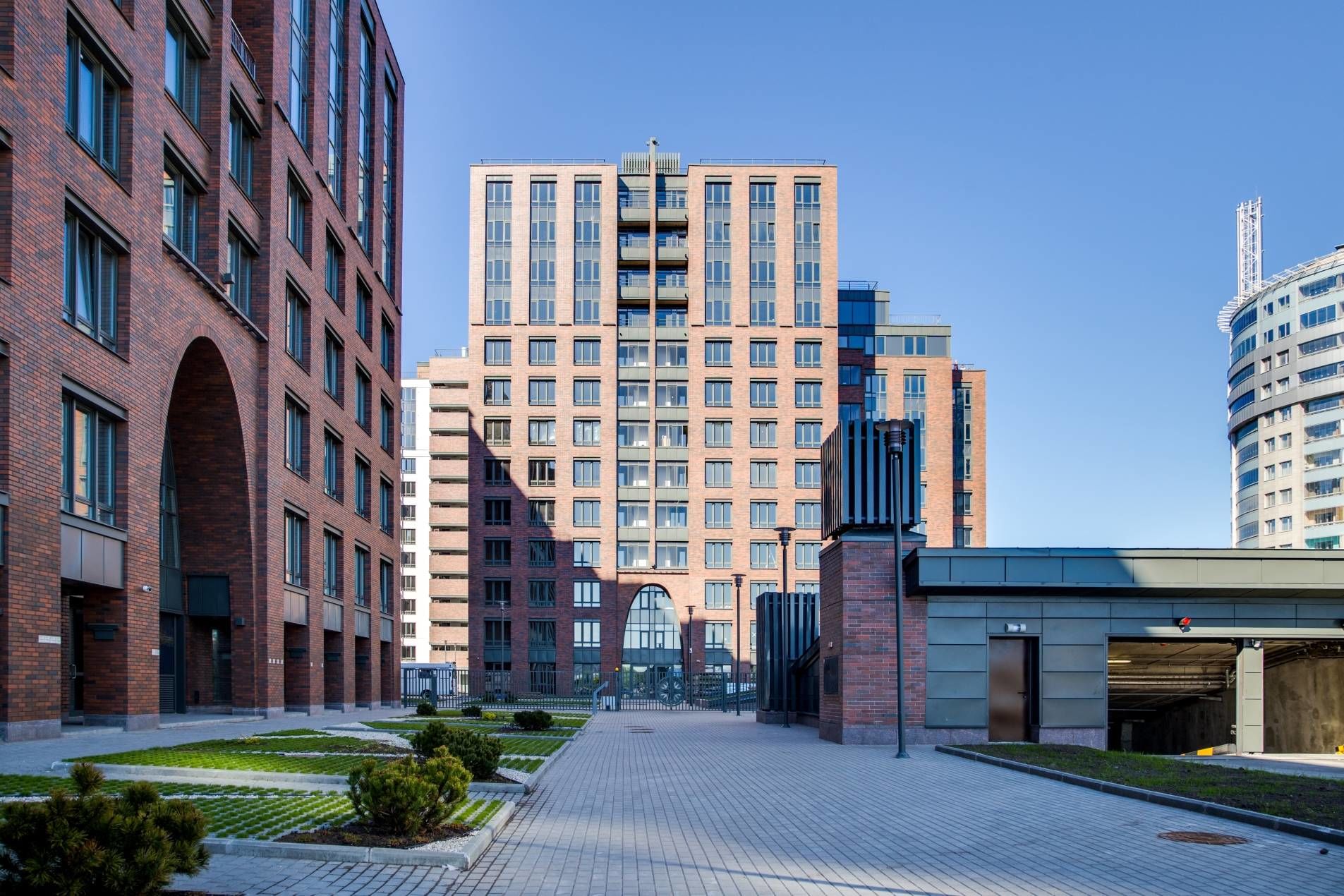Въезд в паркинг Продажа квартиры 215м² 'Четыре горизонта' Пискаревский пр., 1 Въезд в паркинг Продажа квартиры 215м² 'Четыре горизонта' Пискаревский пр., 1