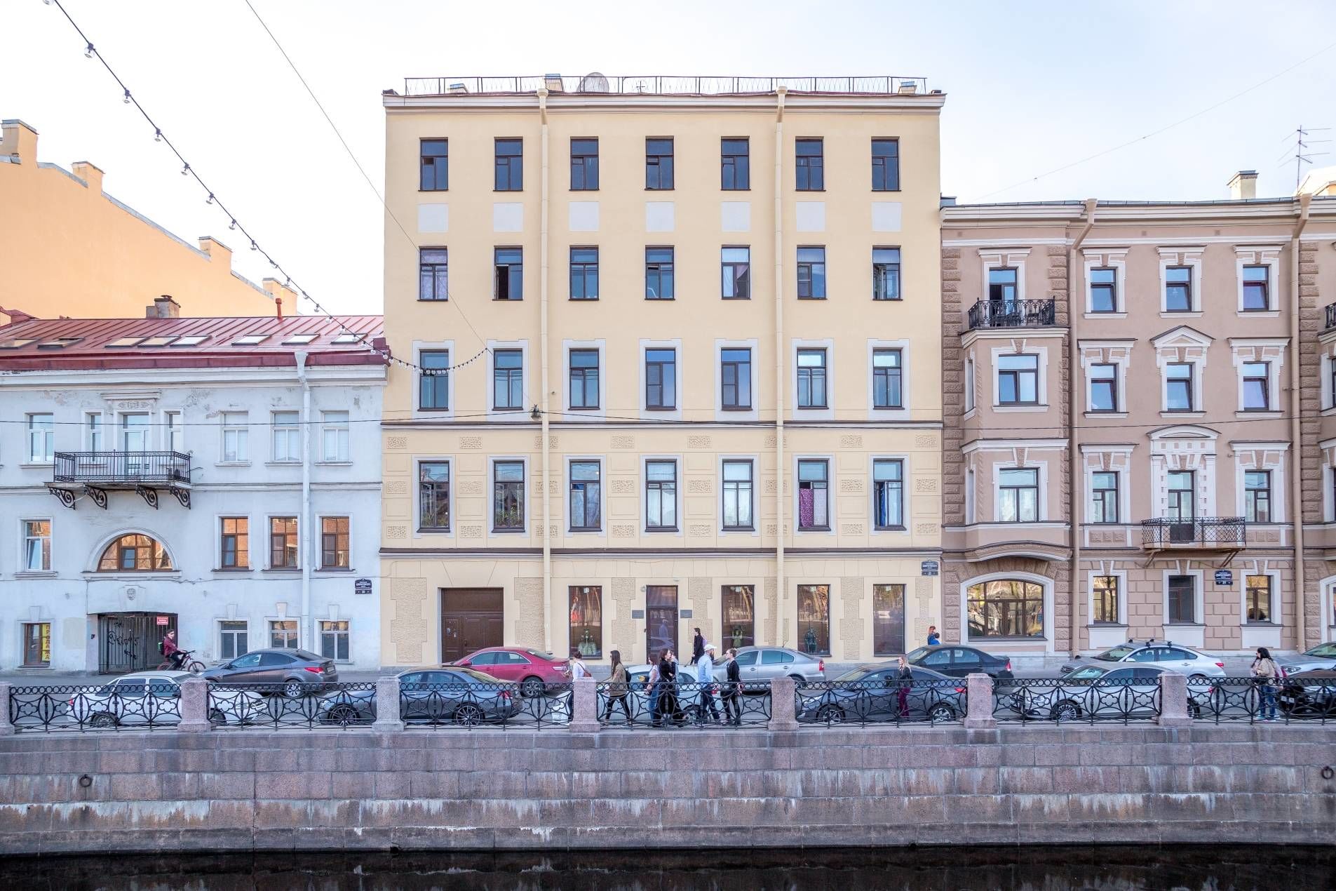 Вид на дом Продажа квартиры 213м² 'Дом Шильдкнехта' Адмиралтейского канала наб., 23