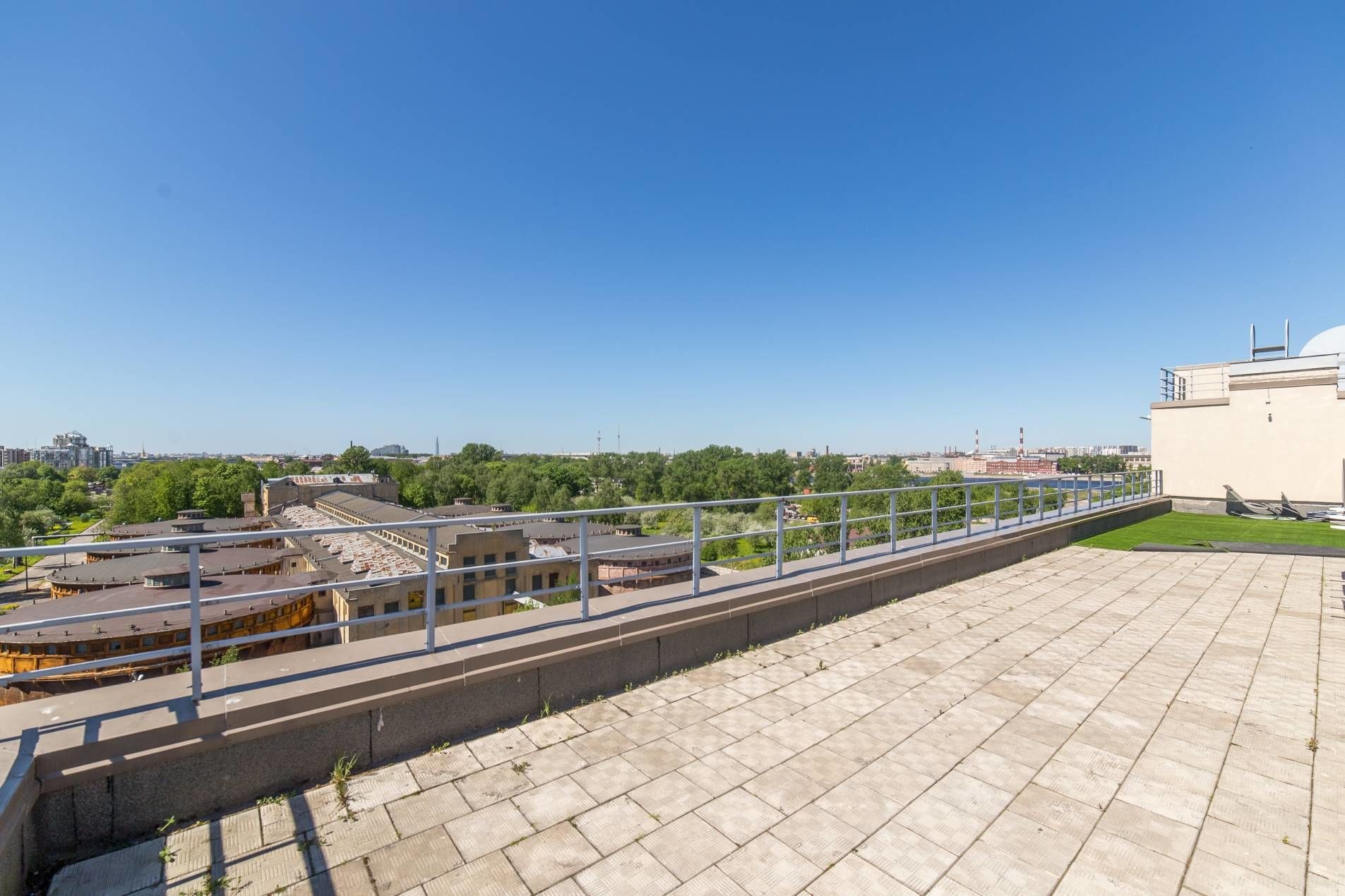 Вид на Неву, Петропавловскую крепость Продажа квартиры 217м² 'Смольный парк II' Орловская ул., 1 Вид на Неву, Петропавловскую крепость Продажа квартиры 217м² 'Смольный парк II' Орловская ул., 1