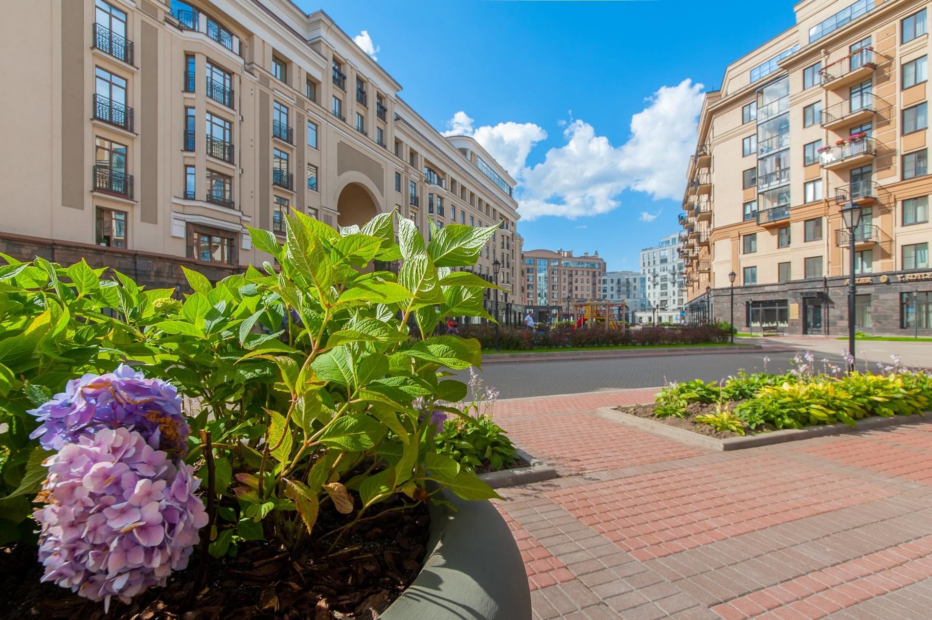 Территория комплекса Продажа квартиры 76м² 'Парадный Квартал' Парадная ул., 3 к. 2
