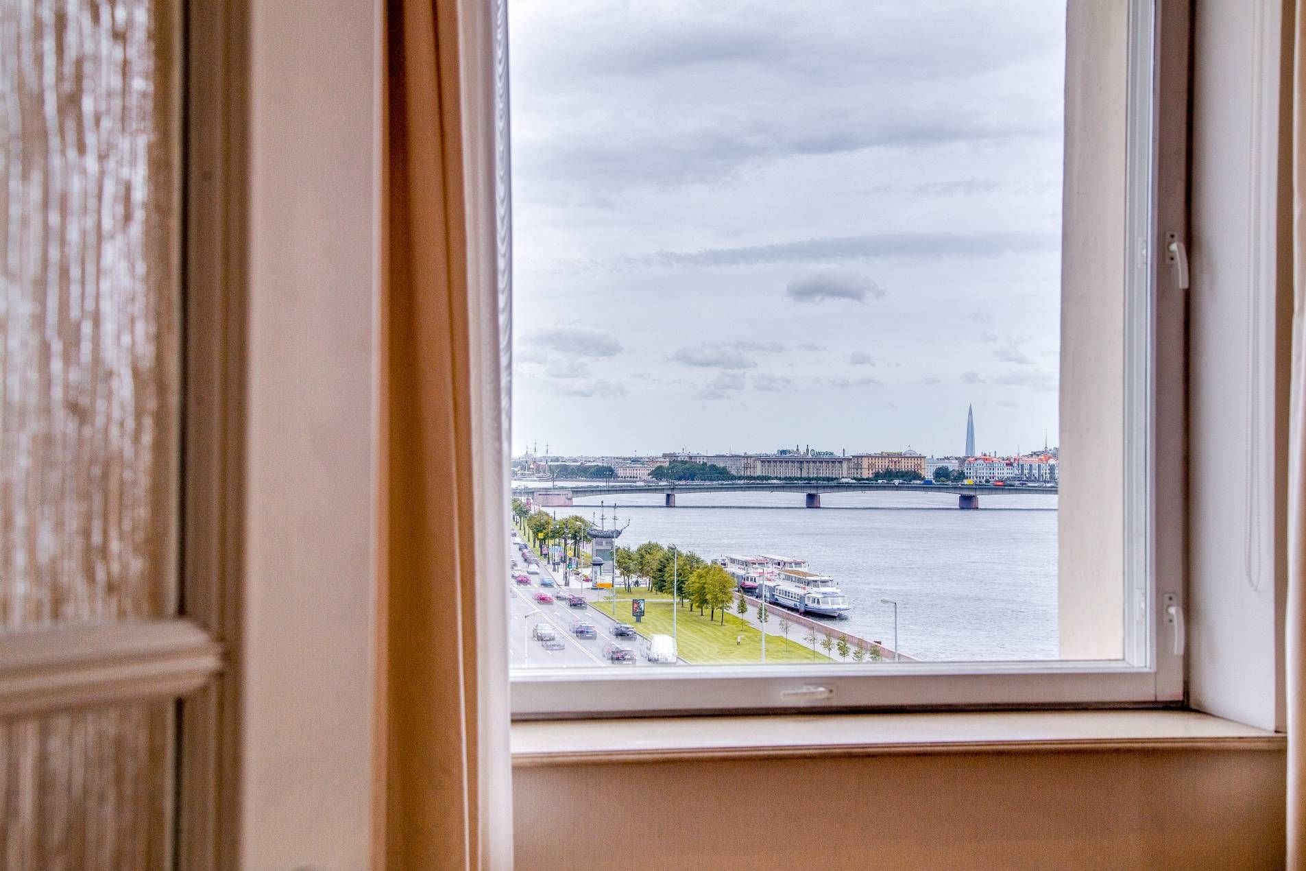 Весь Петербург как на ладони Продажа квартиры 266м² 'Дом на Неве' Воскресенская наб., 12 Весь Петербург как на ладони Продажа квартиры 266м² 'Дом на Неве' Воскресенская наб., 12