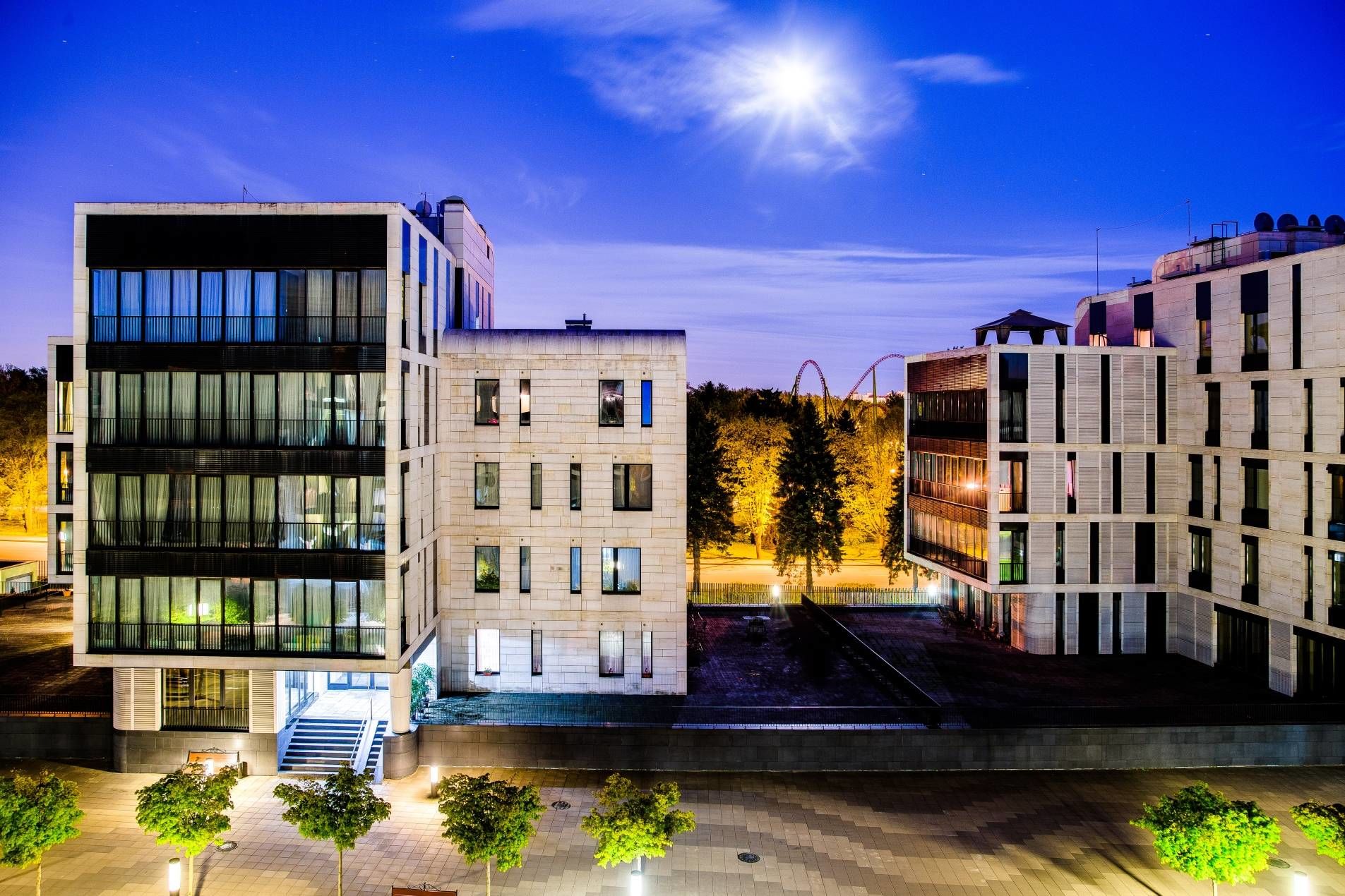 В лунном сиянии Продажа квартиры 149м² 'Дом у моря' Мартынова наб., 62 В лунном сиянии Продажа квартиры 149м² 'Дом у моря' Мартынова наб., 62