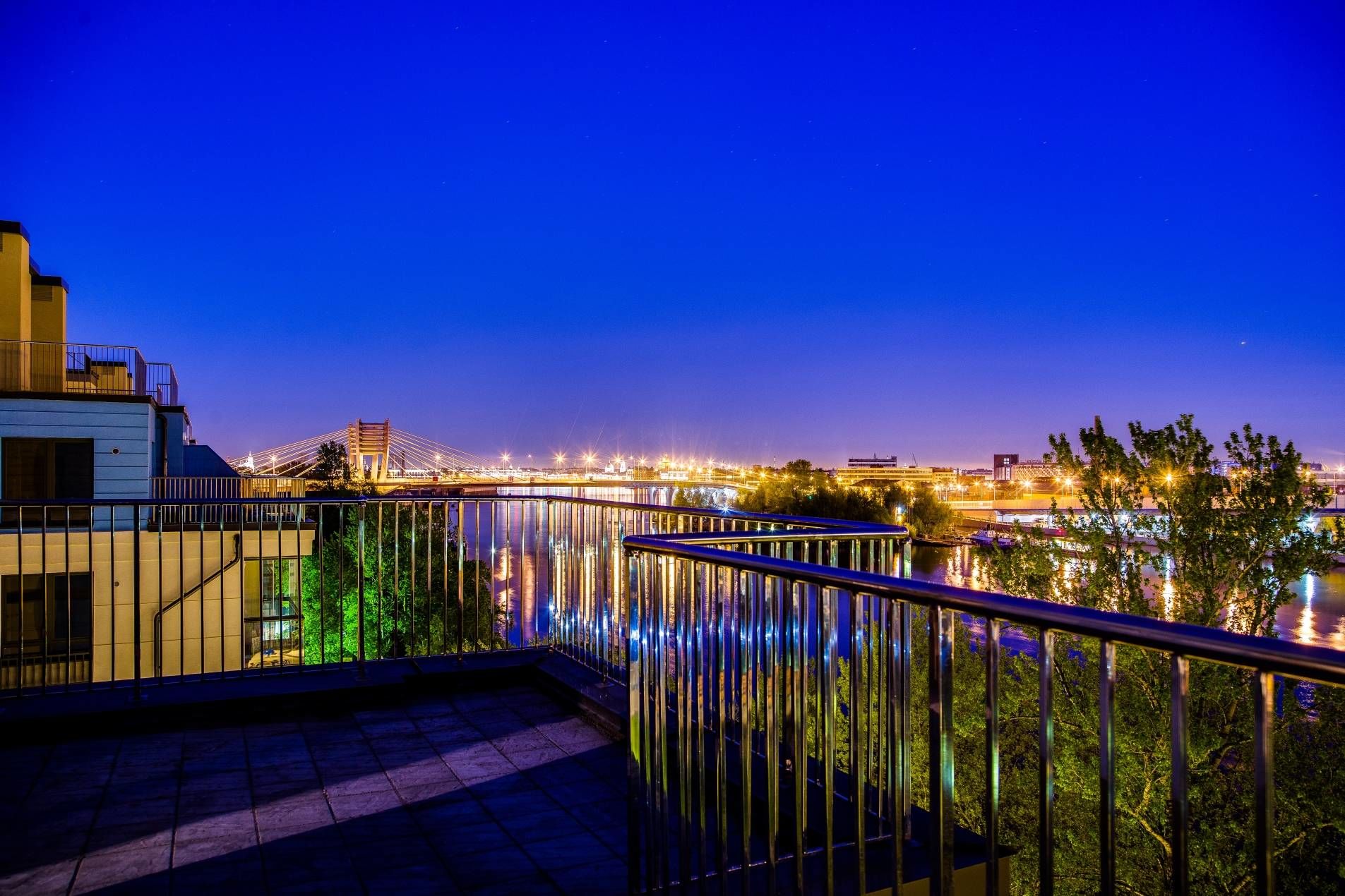 Шикарная терраса с видом на ночной город Продажа квартиры 169м² 'Петровская ривьера' Петровский пр., 24 к.3 Шикарная терраса с видом на ночной город Продажа квартиры 169м² 'Петровская ривьера' Петровский пр., 24 к.3