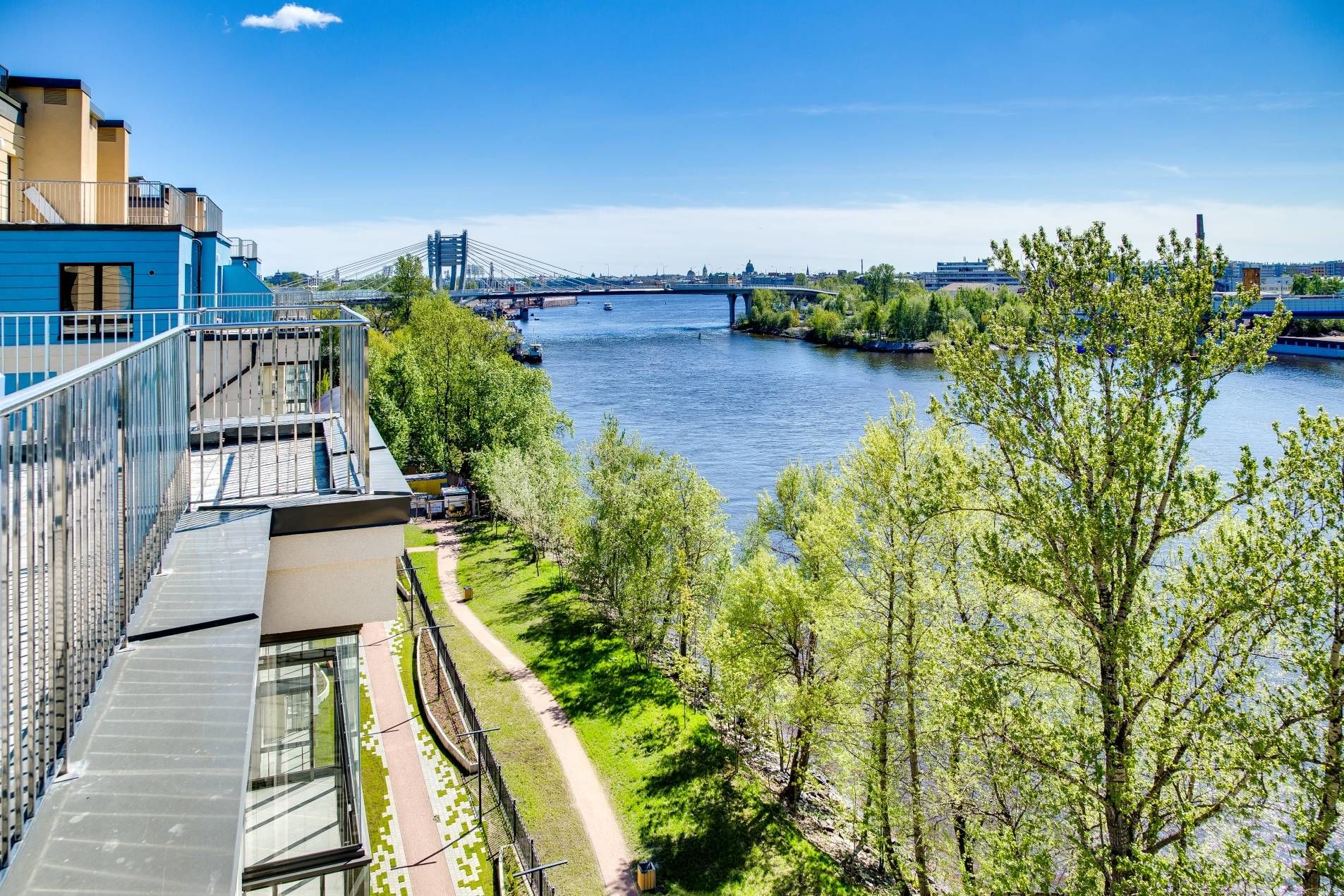 Вид с террасы на гладь воды Продажа квартиры 169м² 'Петровская ривьера' Петровский пр., 24 к.3 Вид с террасы на гладь воды Продажа квартиры 169м² 'Петровская ривьера' Петровский пр., 24 к.3