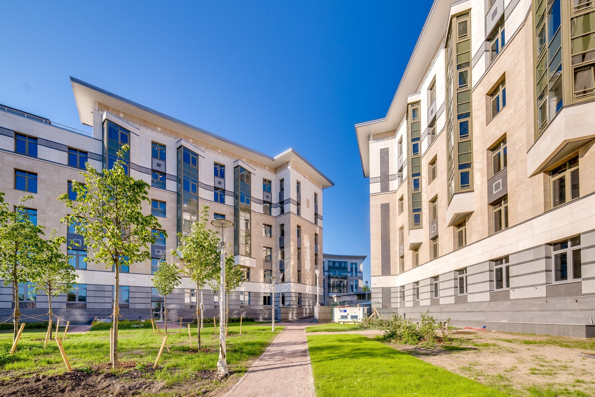 Строгие линии фасада Продажа апартамента 91м² 'Royal Park' Петровский пр., 2 Строгие линии фасада Продажа апартамента 91м² 'Royal Park' Петровский пр., 2