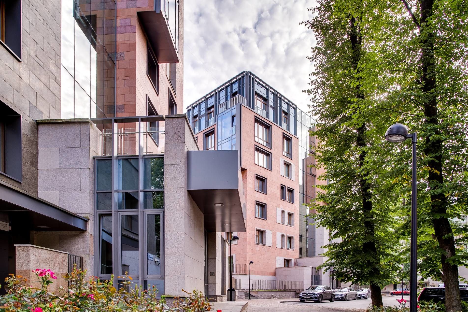 Современная архитектура комплекса Продажа квартиры 70м² 'Смольный парк II' Смольного ул., 2, к. 3 Современная архитектура комплекса Продажа квартиры 70м² 'Смольный парк II' Смольного ул., 2, к. 3
